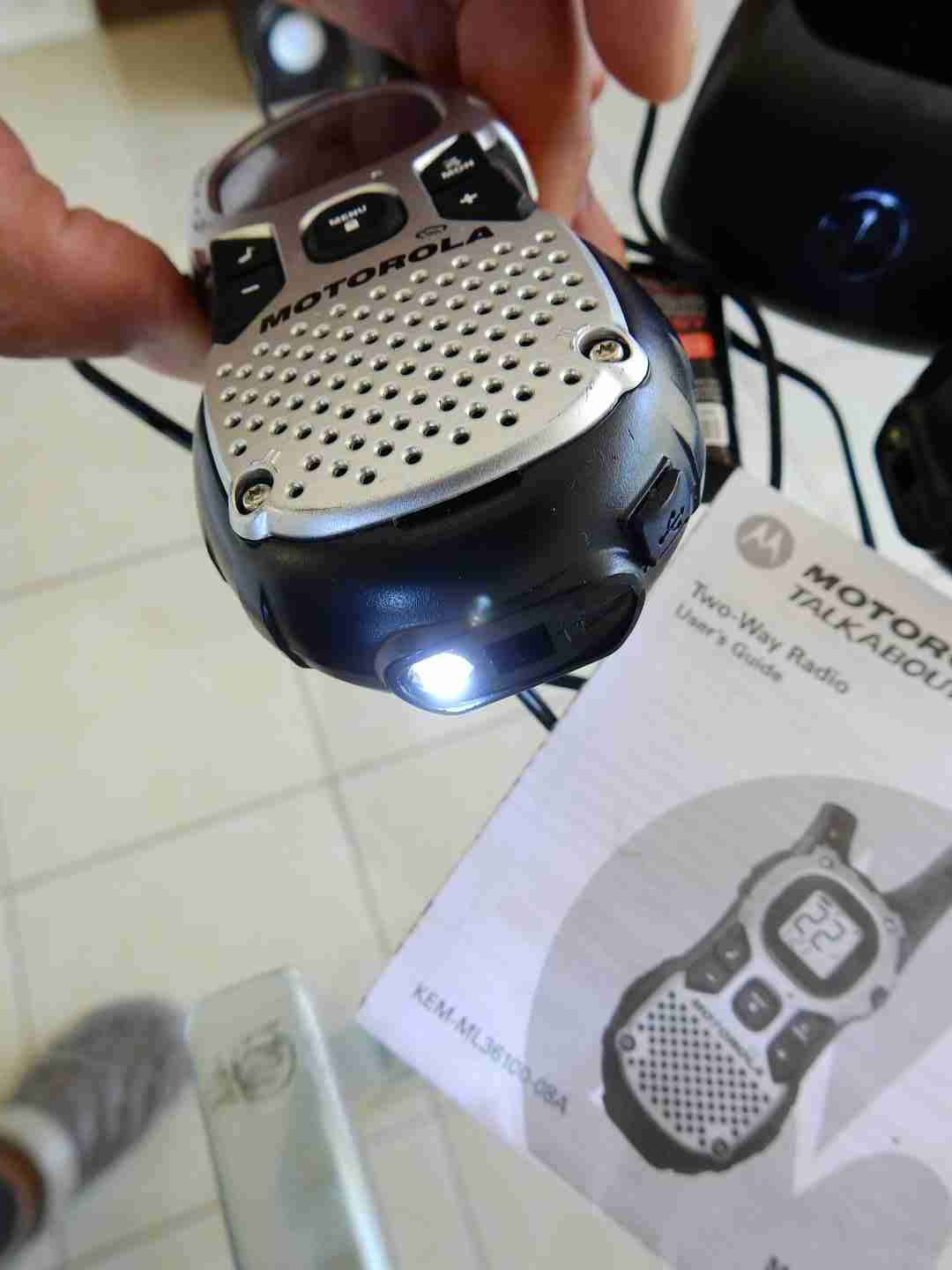 Radios Motorola T8220 Walkie Talkie - miniatura 4