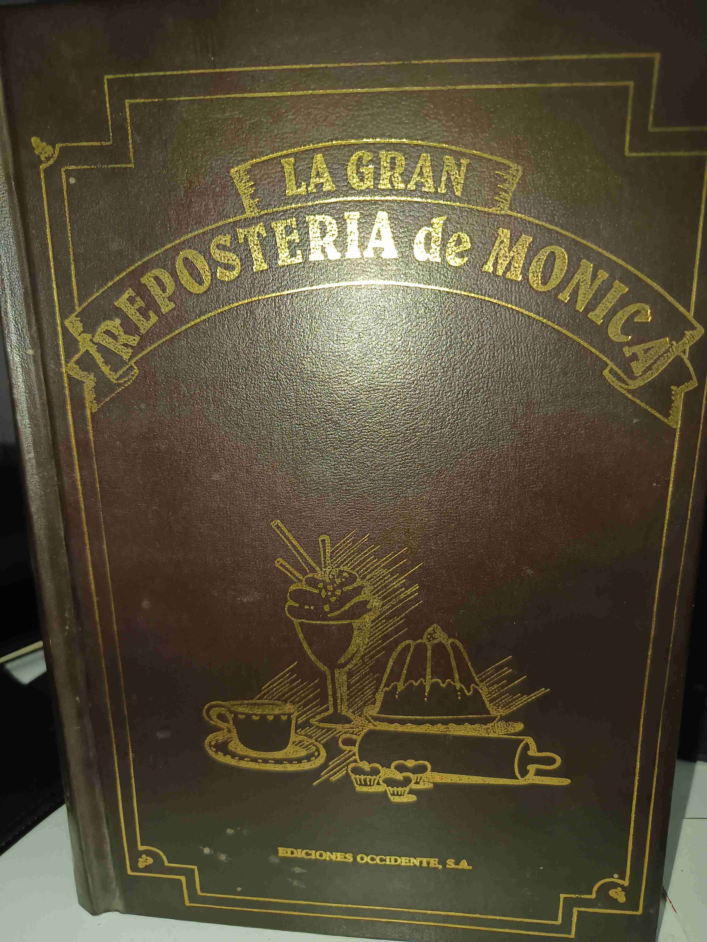 Libro La Gran Repostería de Mónica