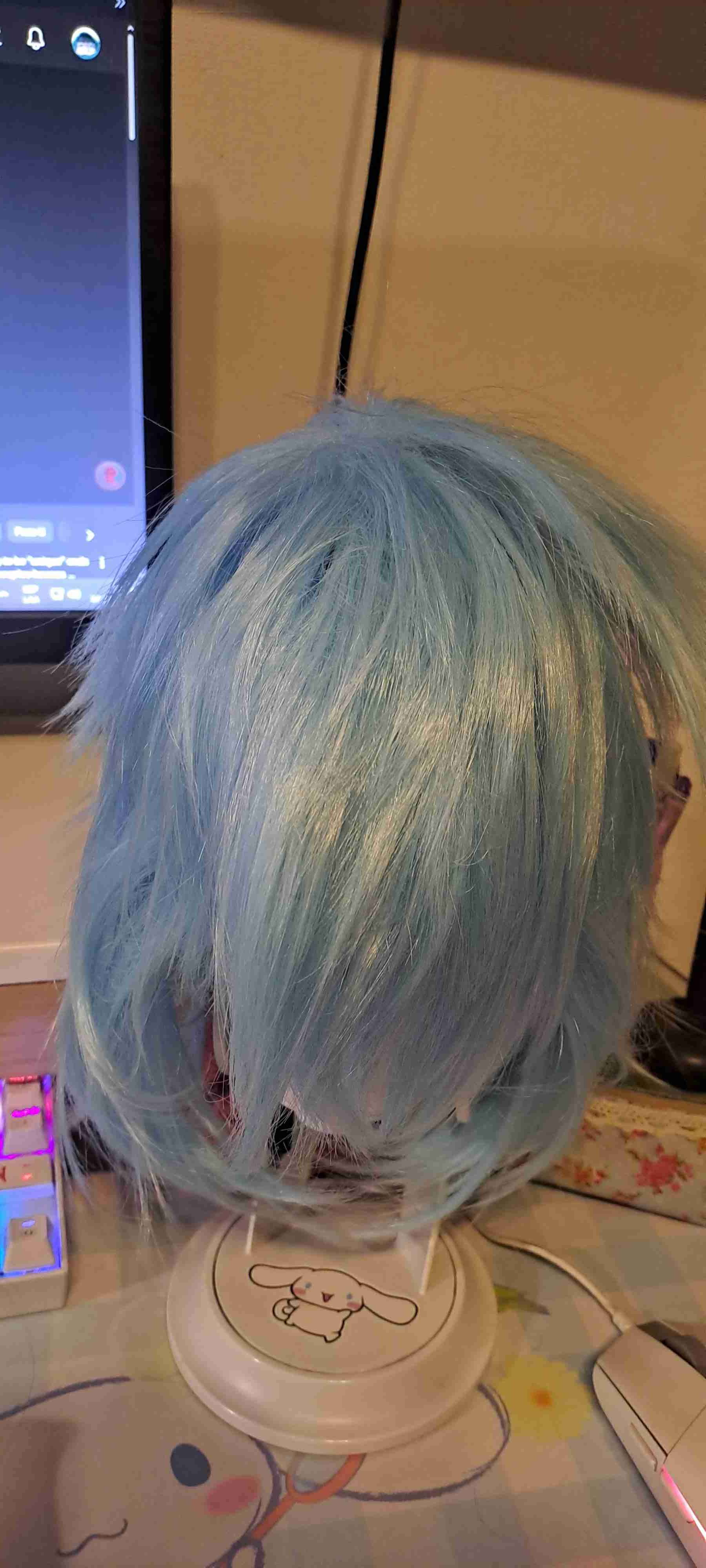 Peluca celeste corta