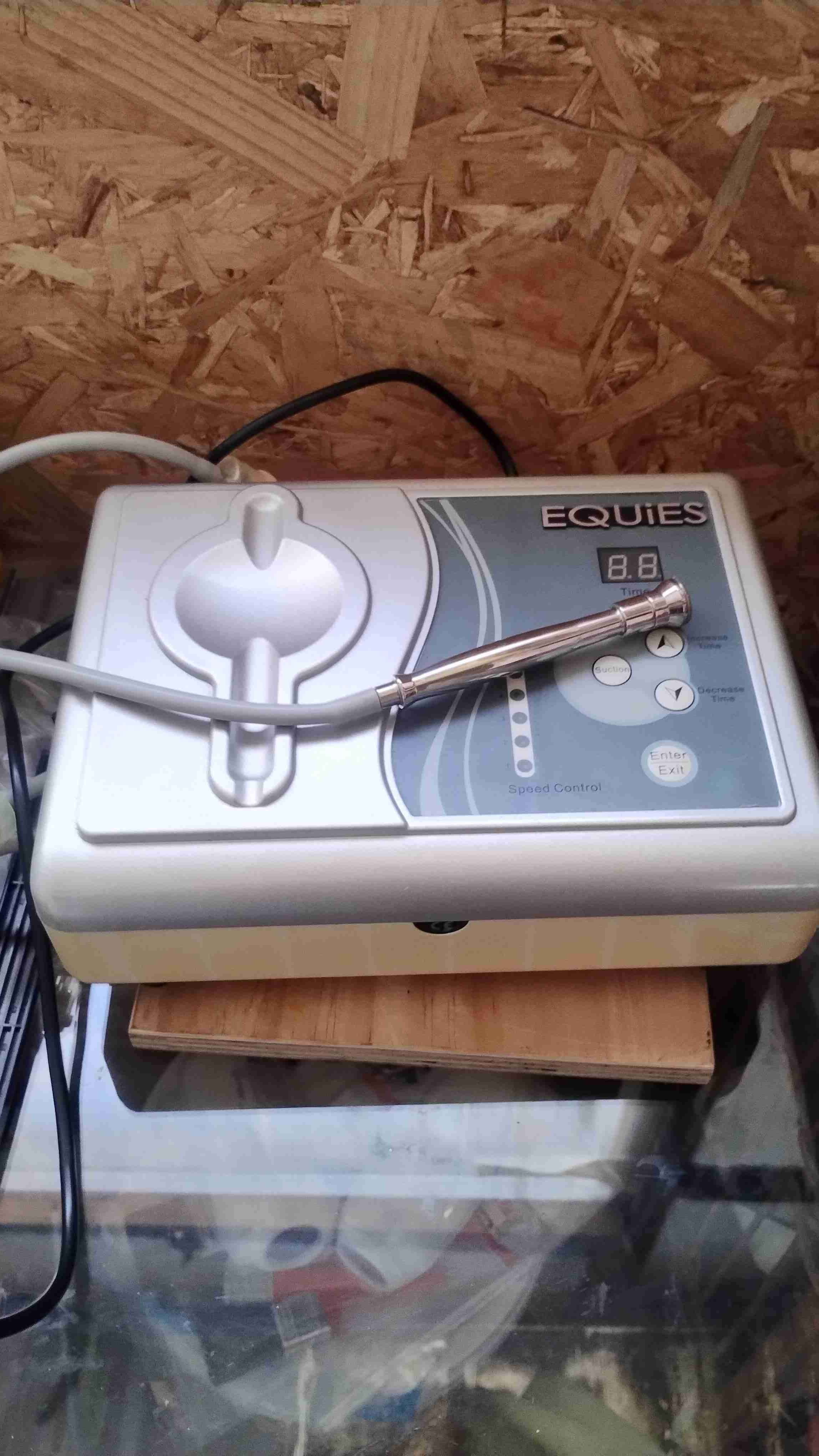 Máquina de microdermoabrasión Equies