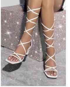 Sandalias blancas de tiras altas
