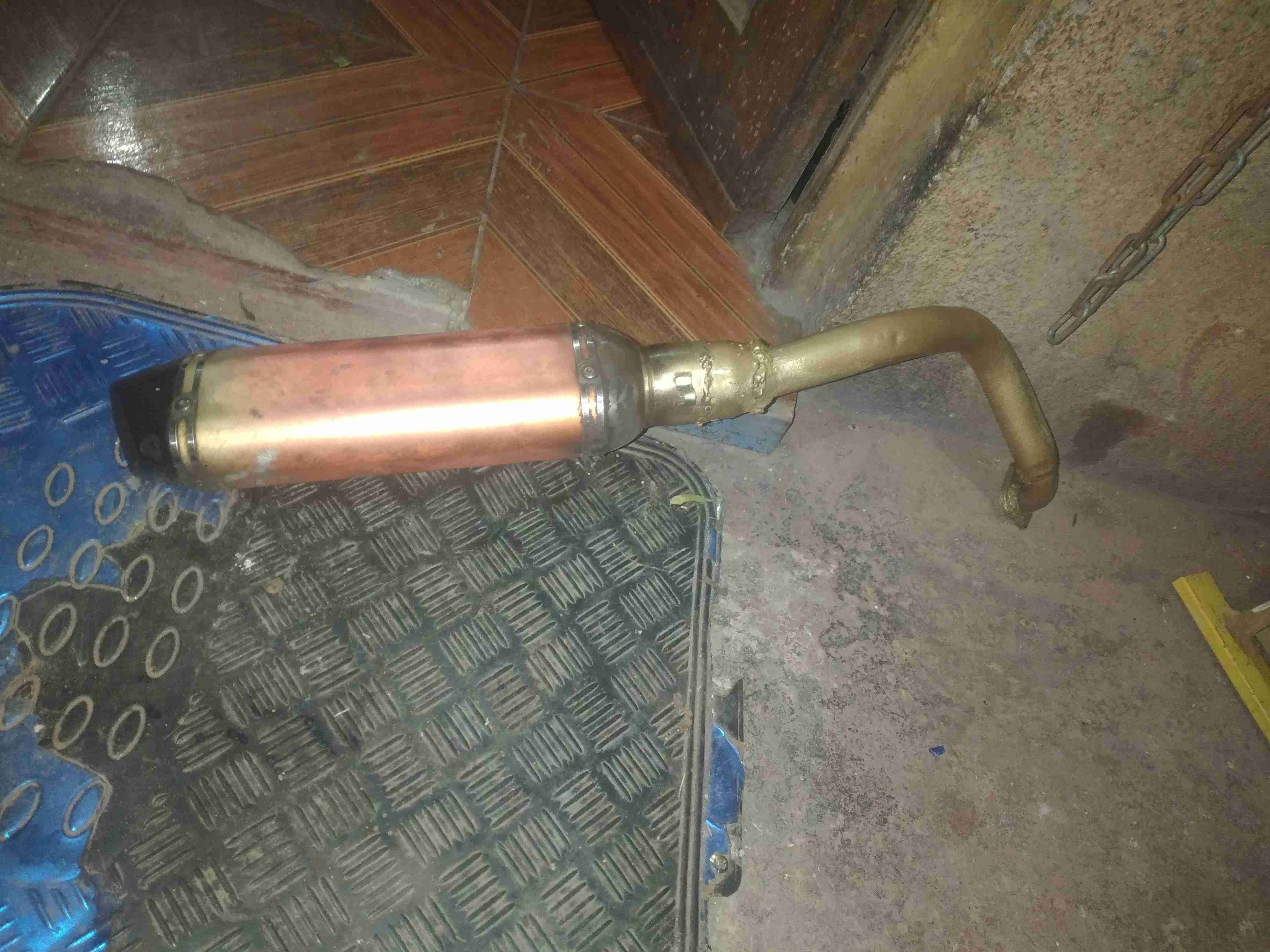 Tubo de escape para moto - miniatura 1