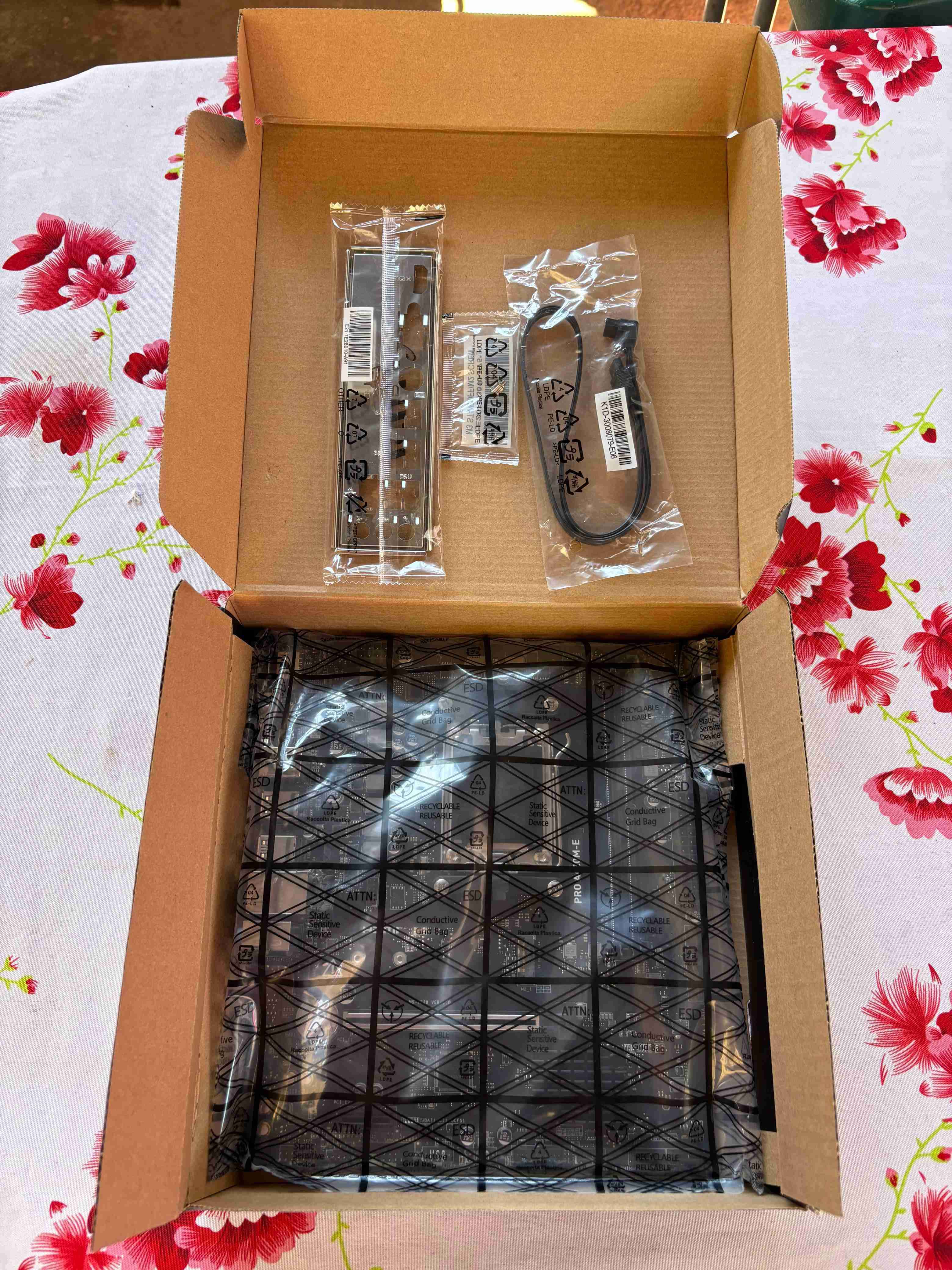 Placa madre MSI PRO A620M-E - miniatura 3