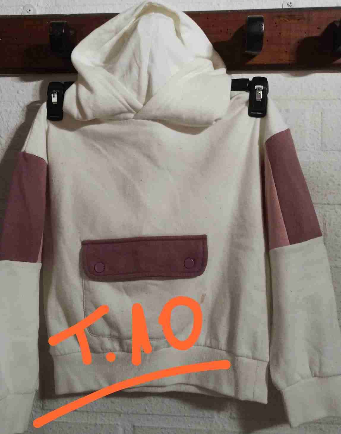 Polerón negro con capucha y apliques - miniatura 6