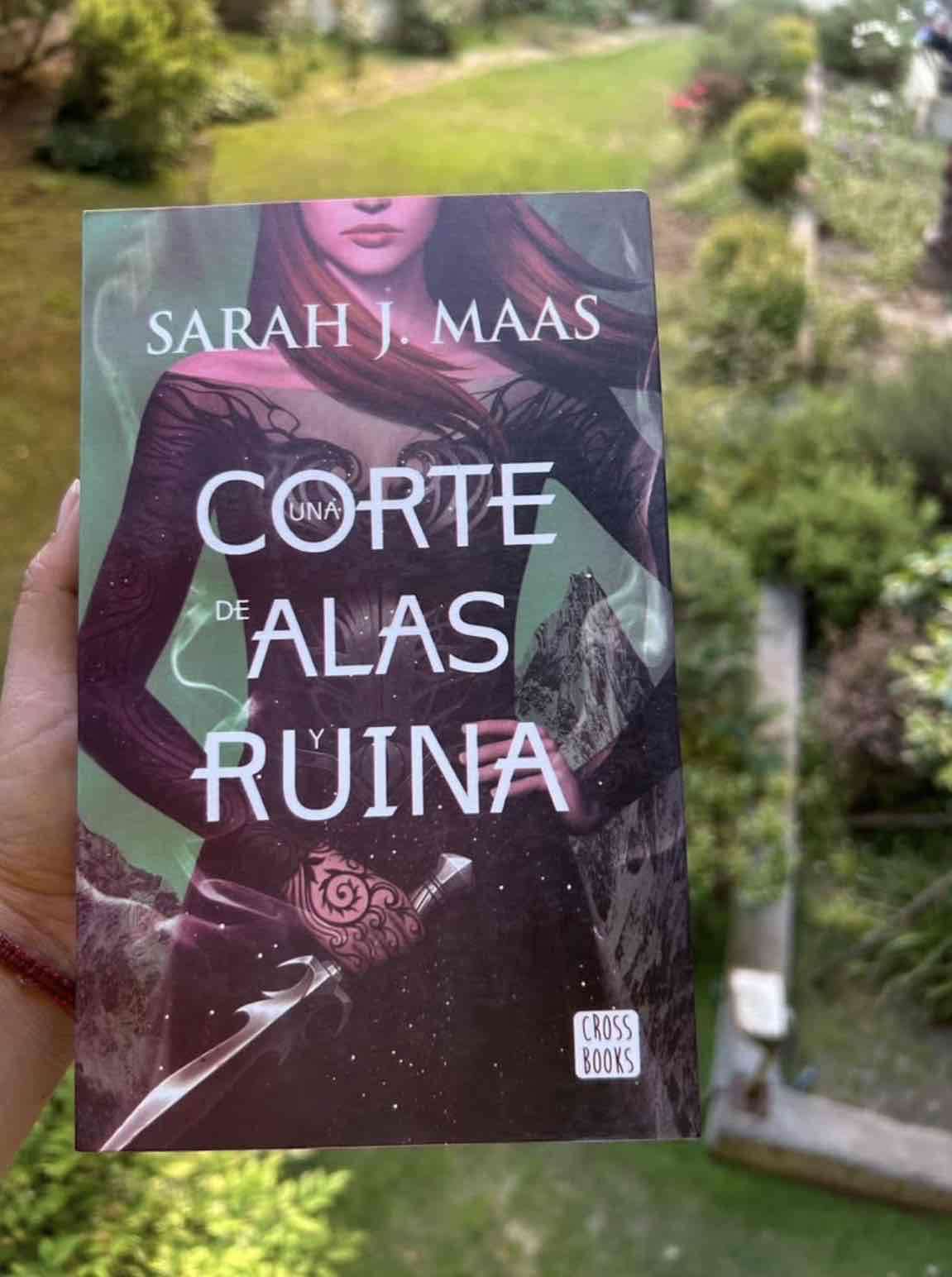 Libro 'Una corte de alas y ruina'