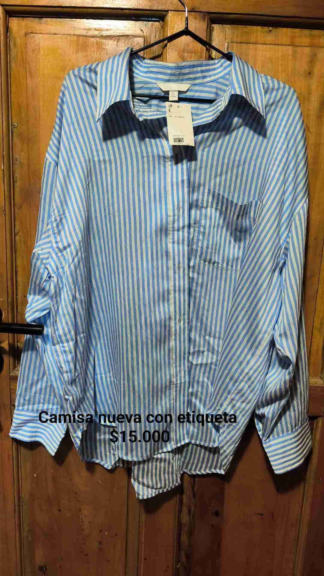 Camisa a rayas azul nueva