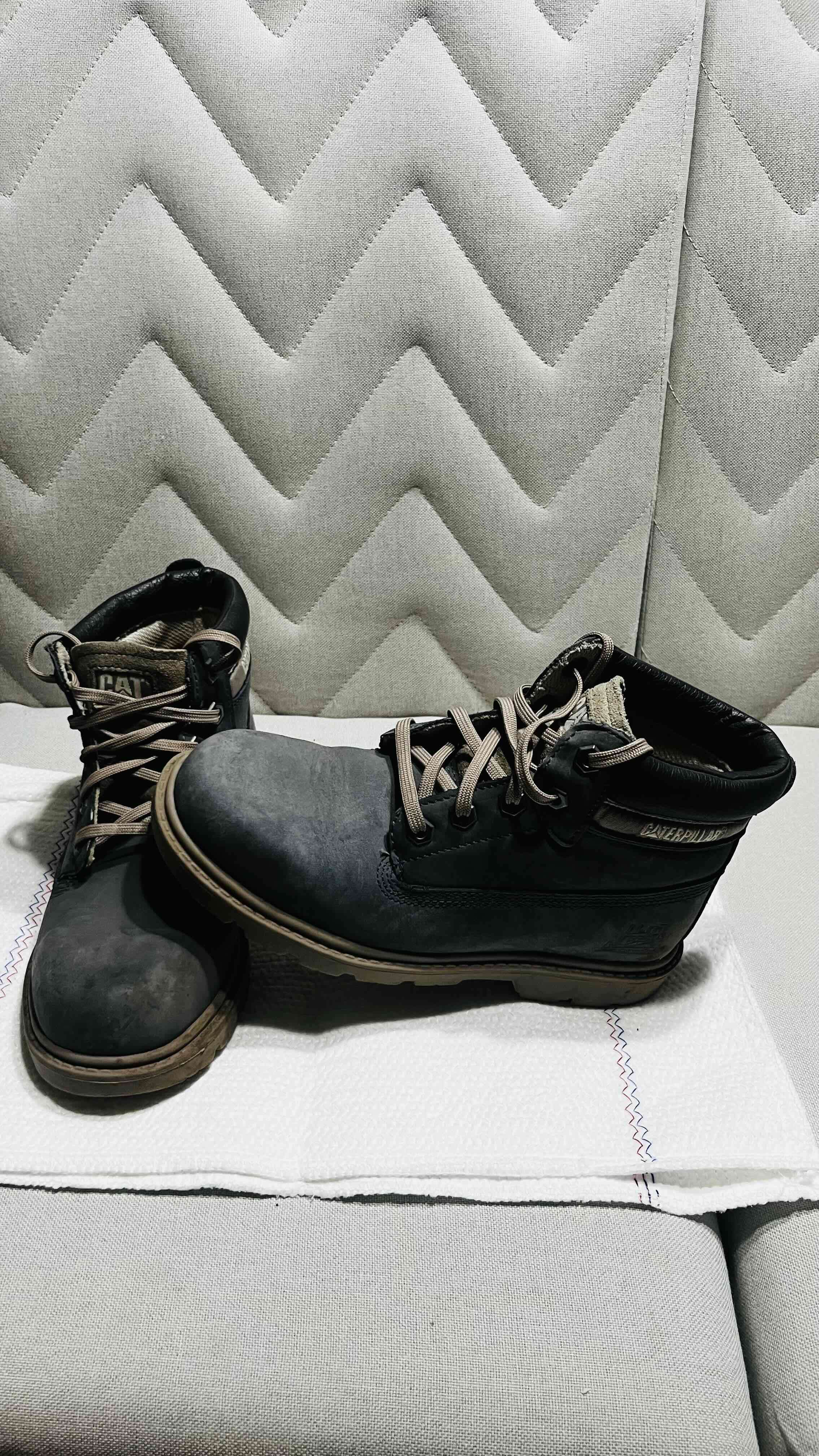 Botas Caterpillar y fes