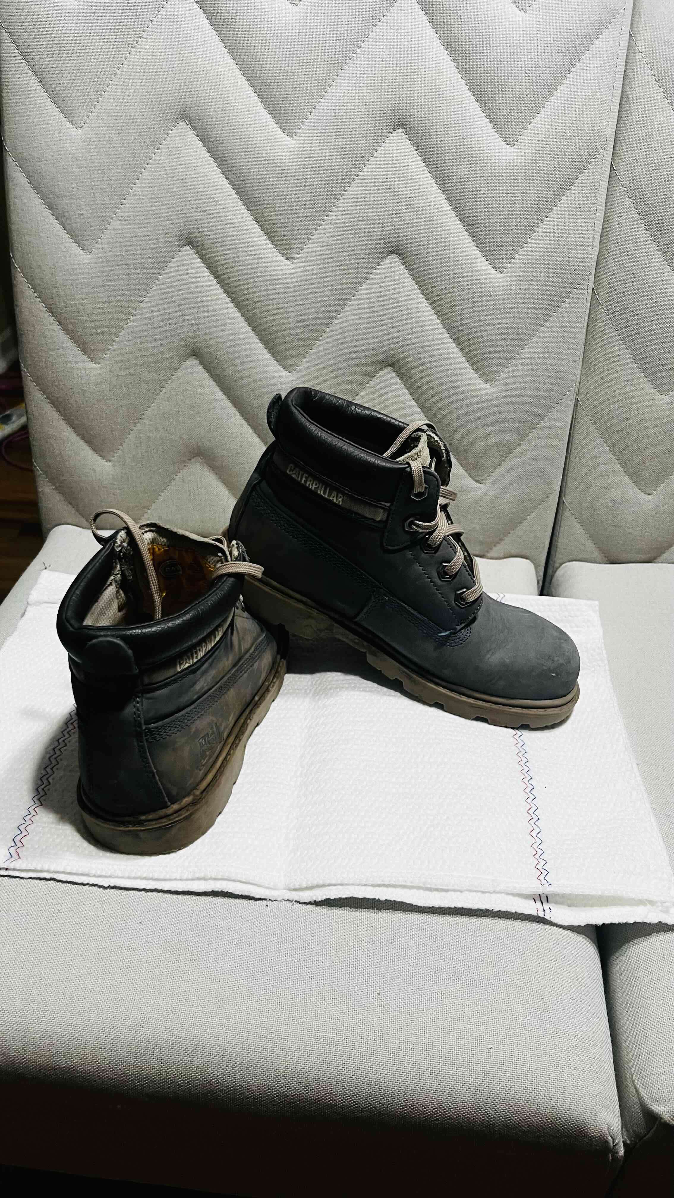 Botas Caterpillar y fes - miniatura 2