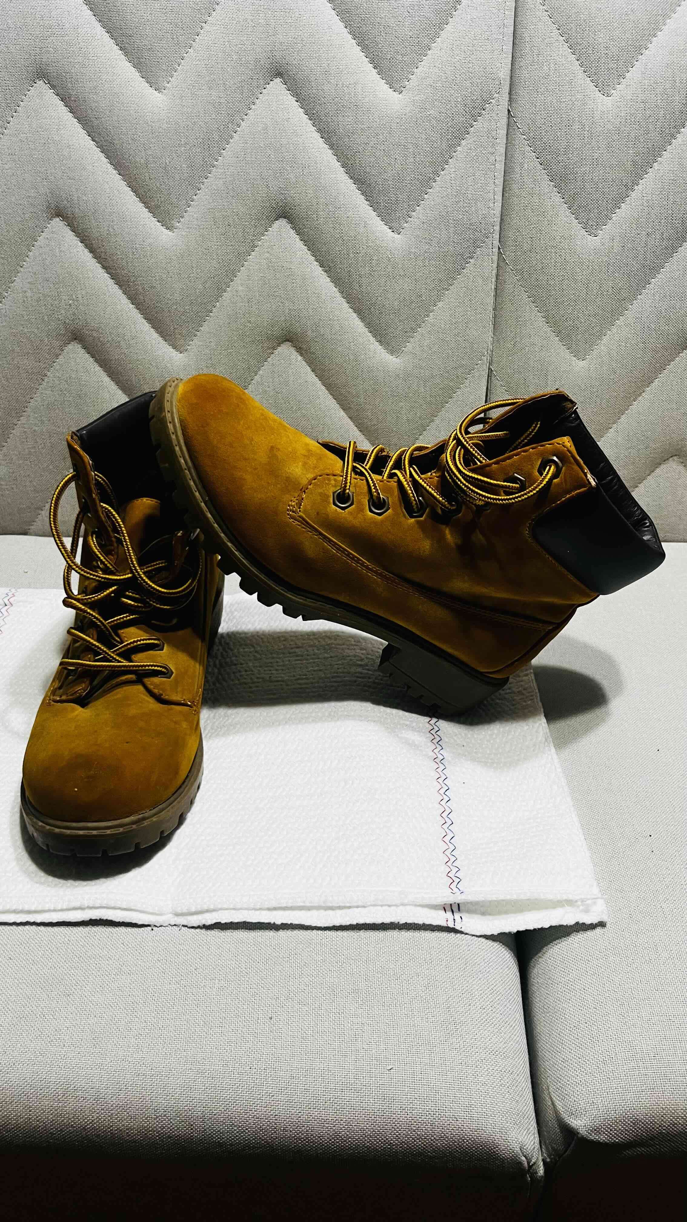 Botas Caterpillar y fes - miniatura 3