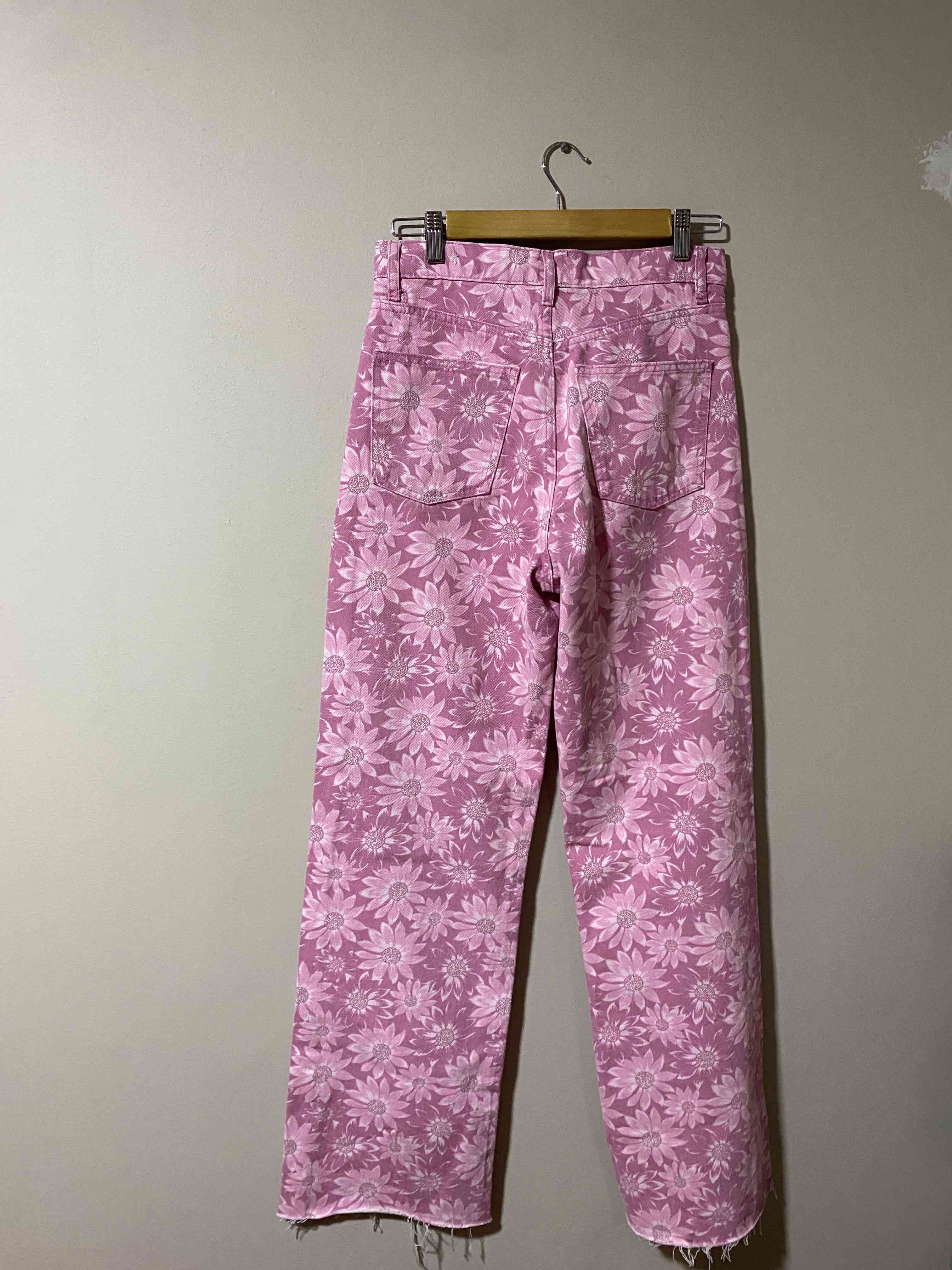 Jeans rosados con flores - miniatura 3