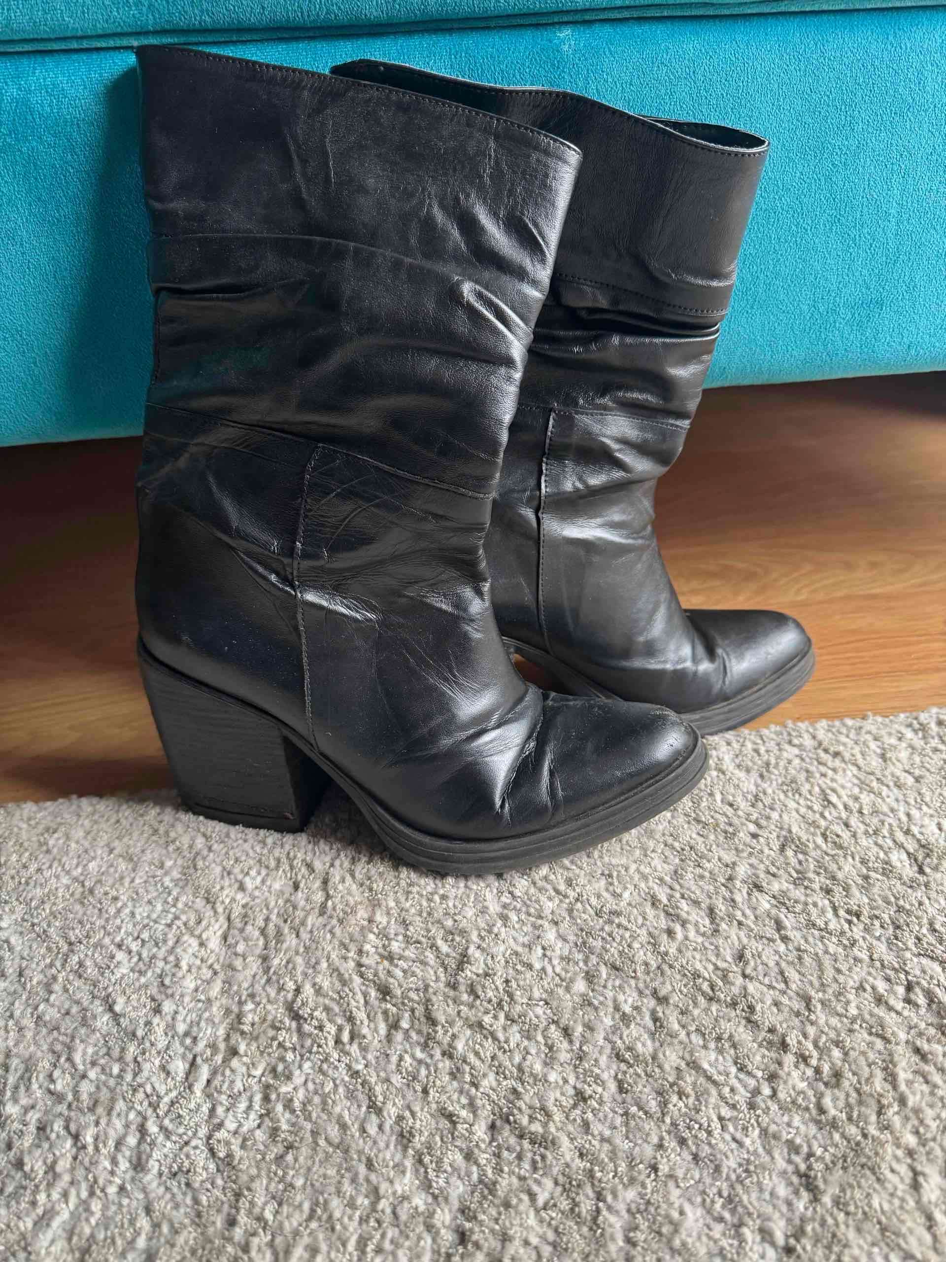 Botas negras de cuero