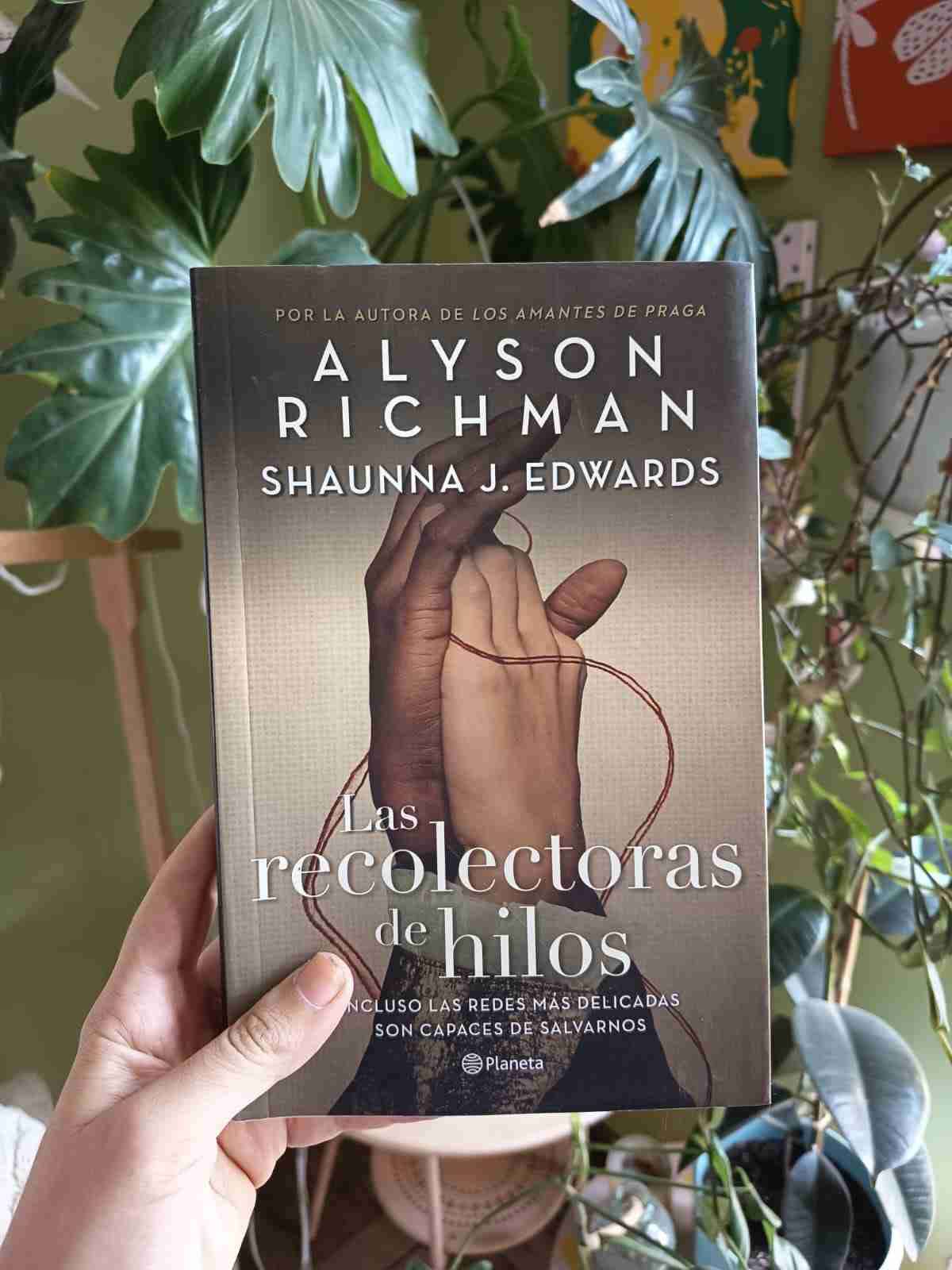 Libro Las Recolectoras de Hilos