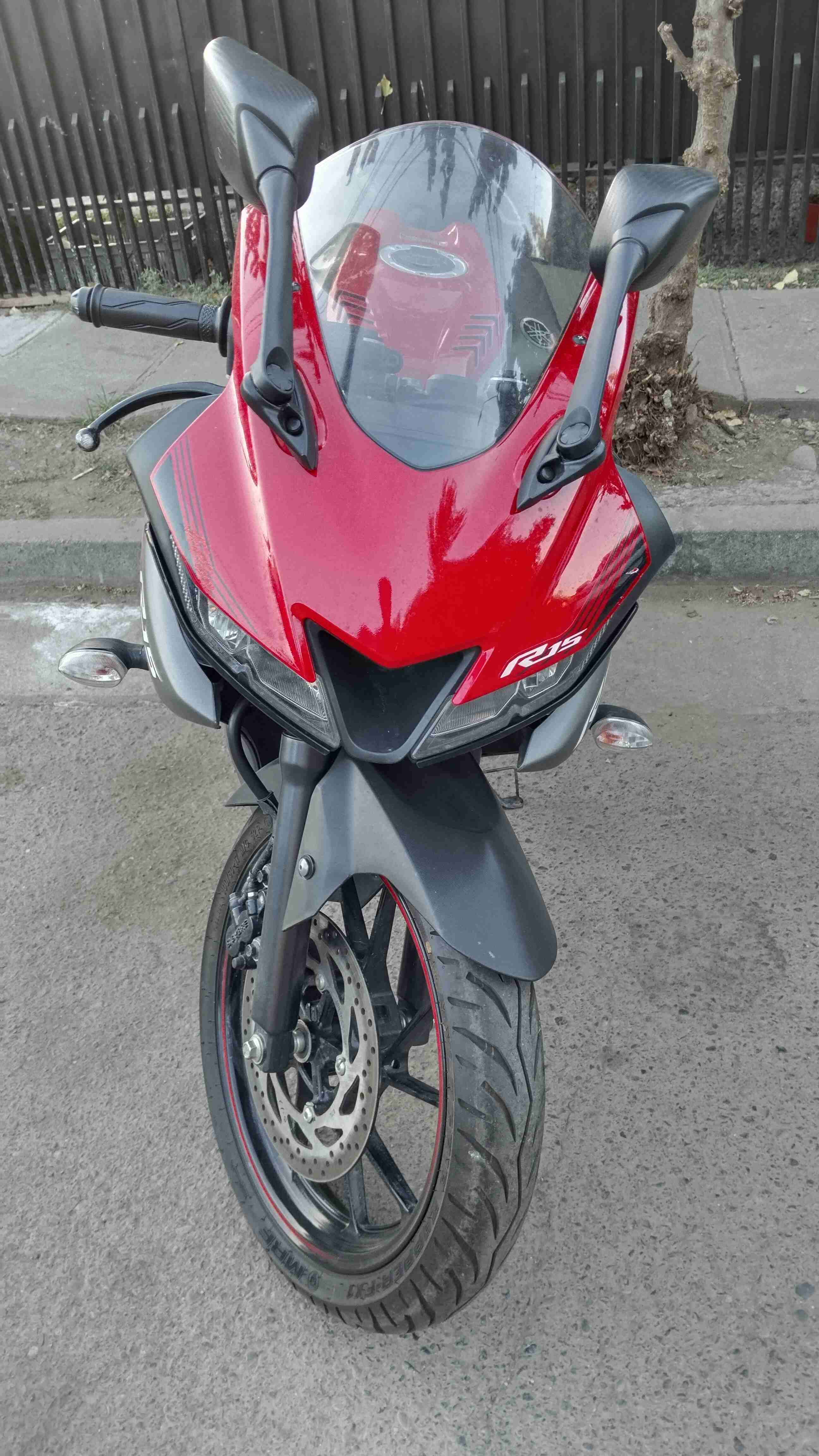 Moto deportiva Yamaha R15 - miniatura 2