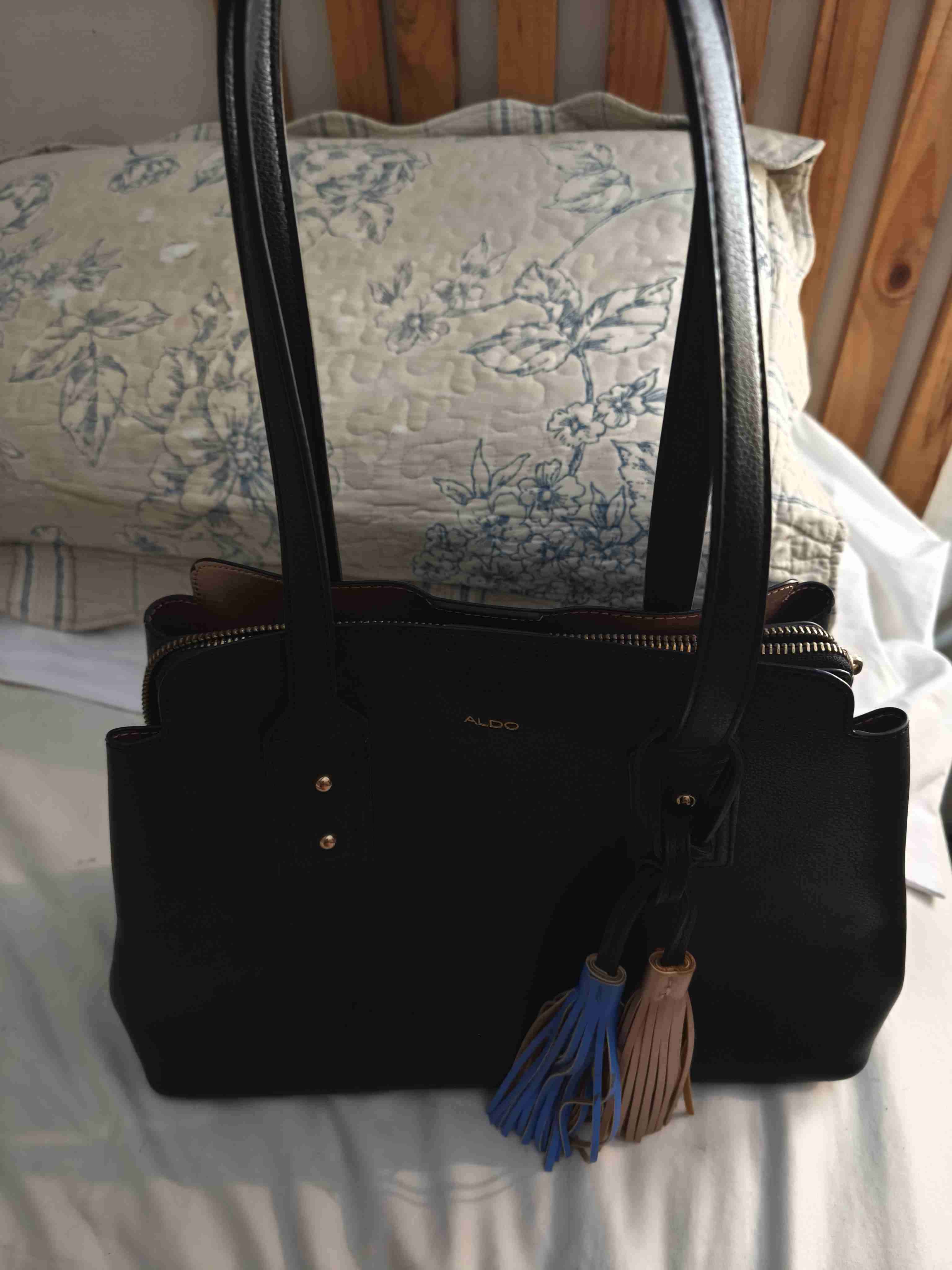 Cartera negra ALDO con colgantes