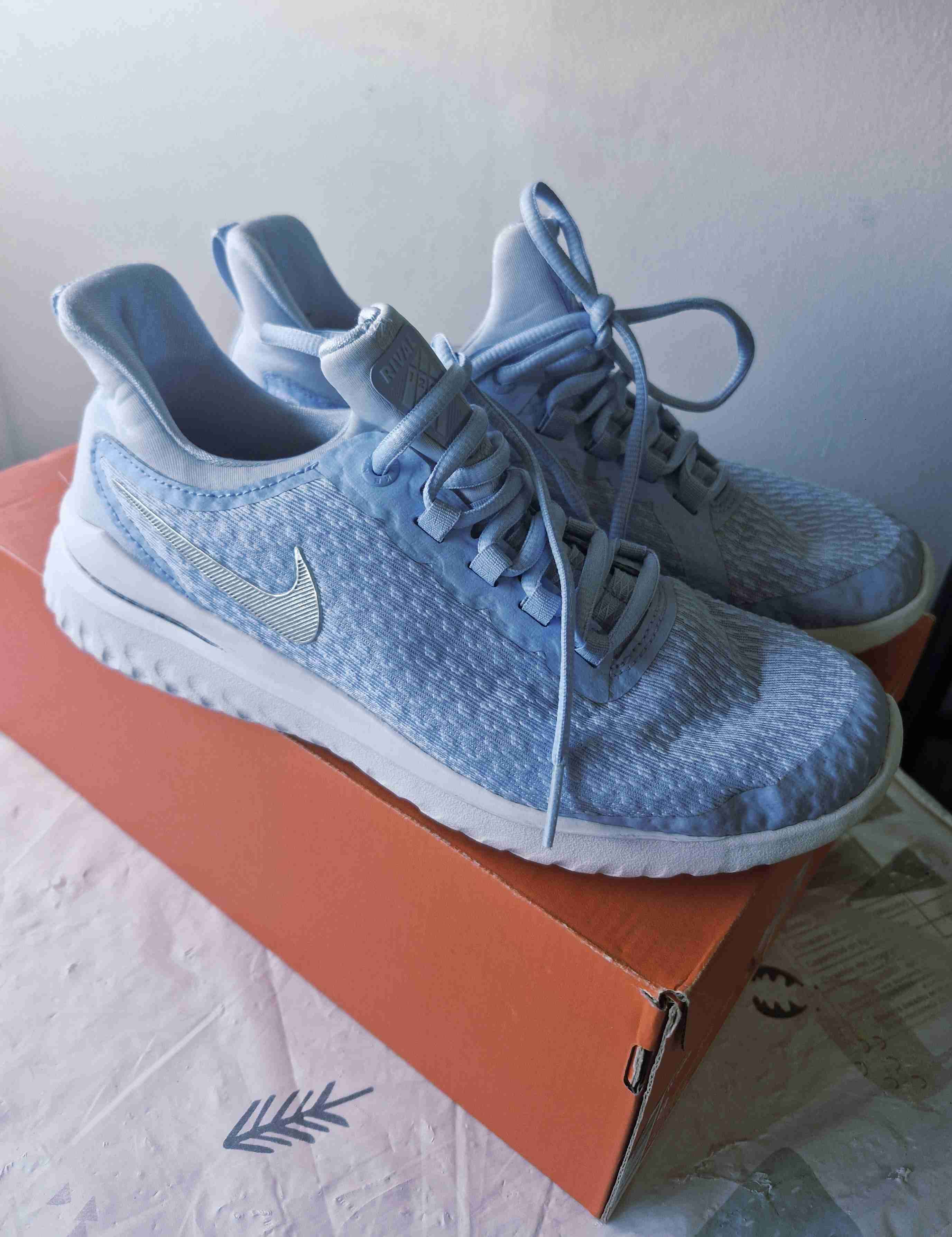 Zapatillas deportivas celestes Nike