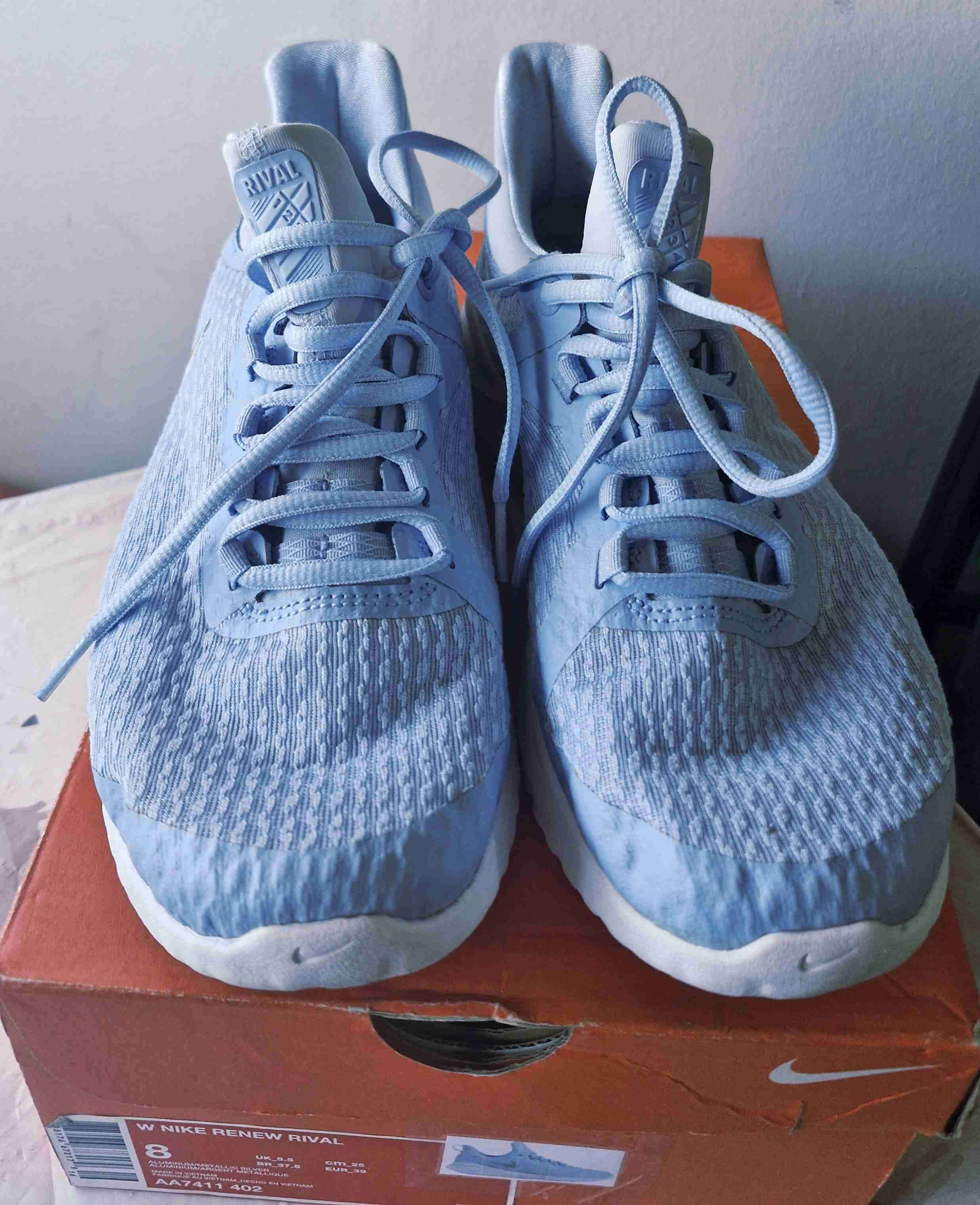 Zapatillas deportivas celestes Nike - miniatura 2