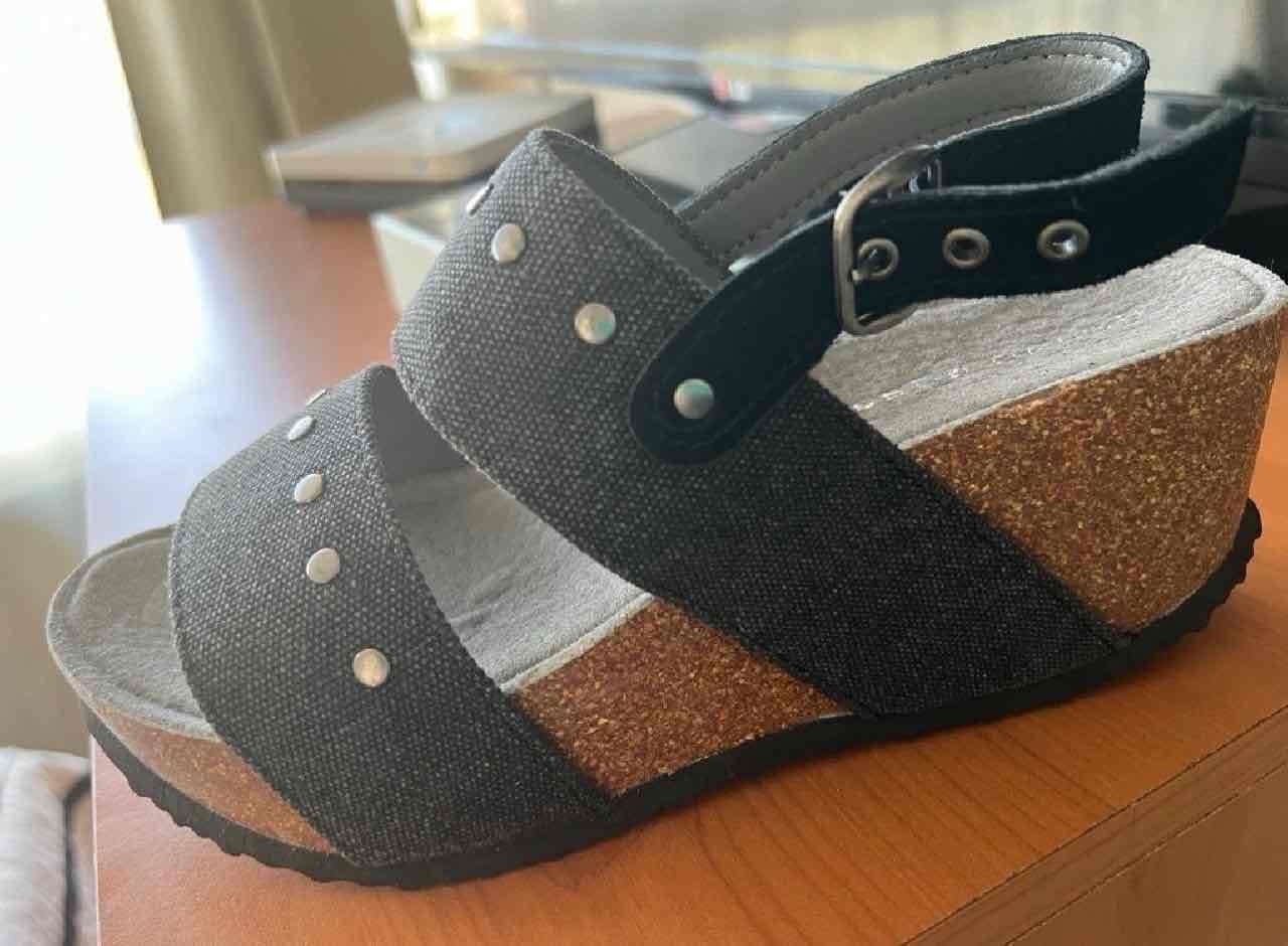 Sandalias negras de corcho