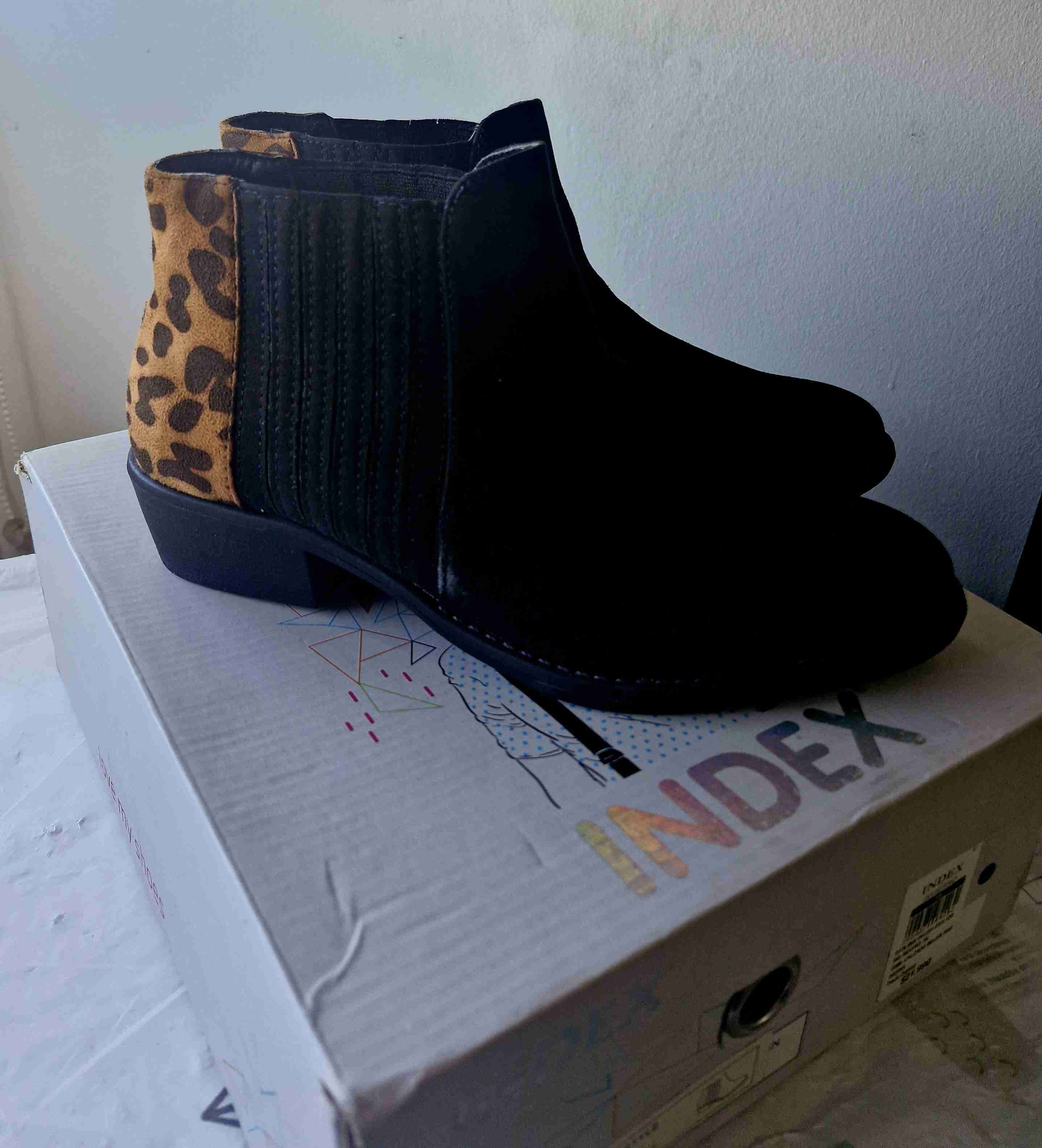 Botines negros con detalle animal print N38