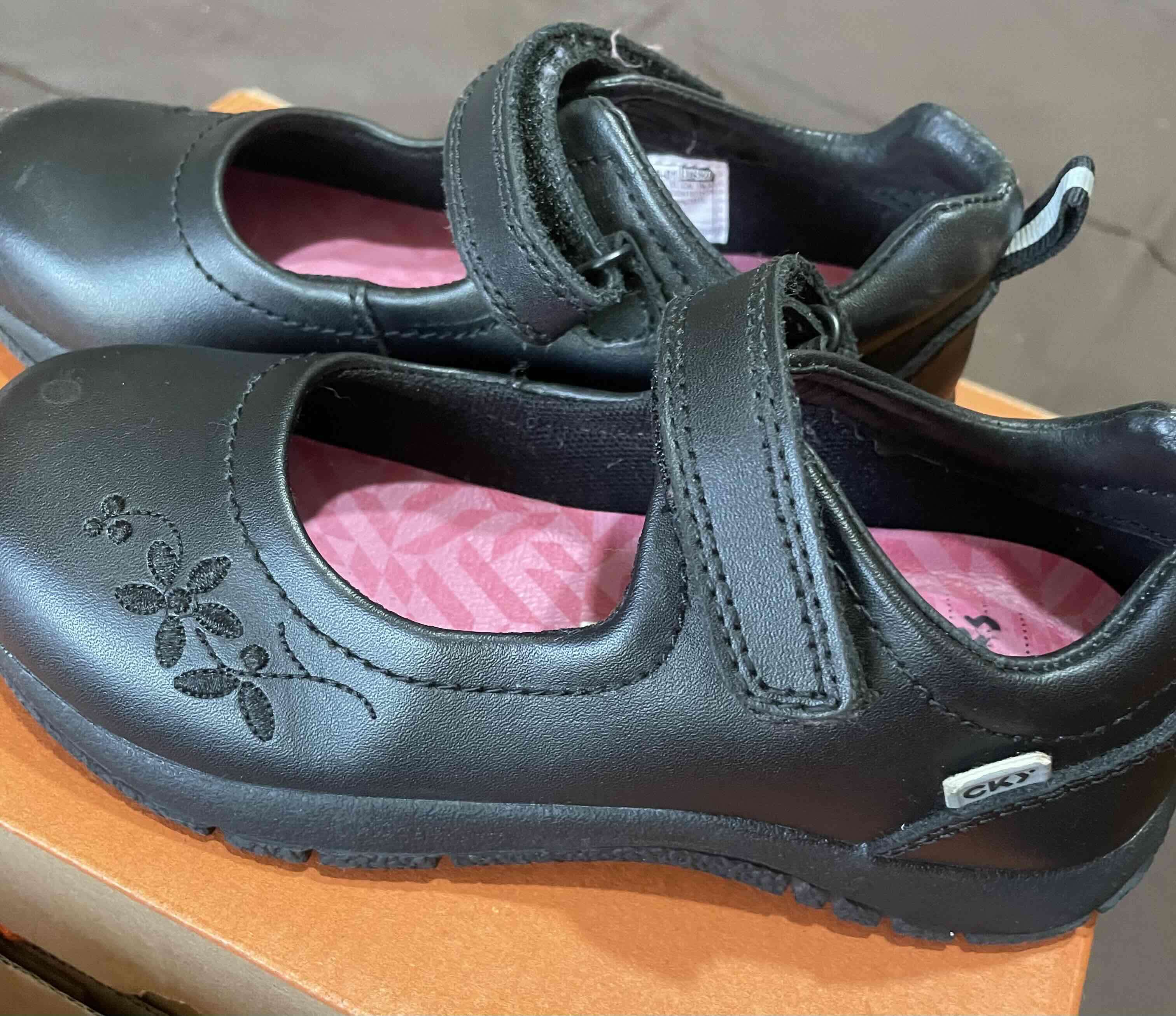 2 pares zapatos  colloky escolar. Cada par 10mil - miniatura 3