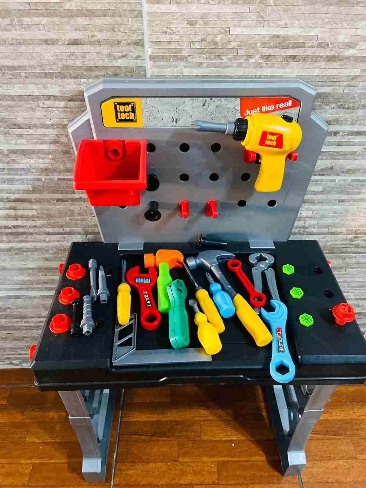 Banco de herramientas para niños