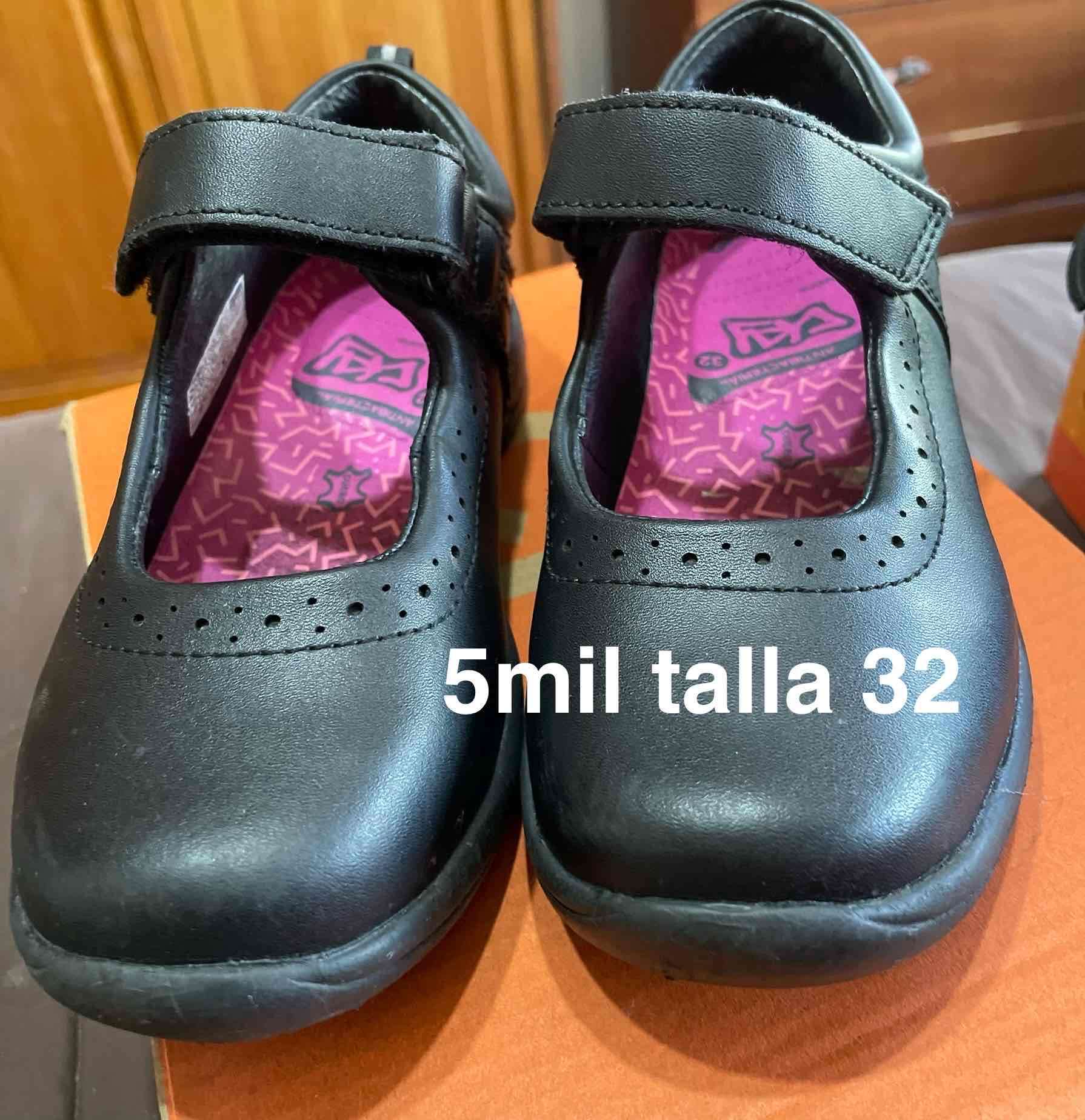 Zapatos escolares negros talla 32
