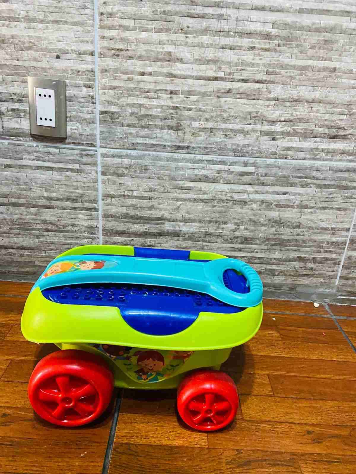 Carro de juguete colorido - miniatura 2