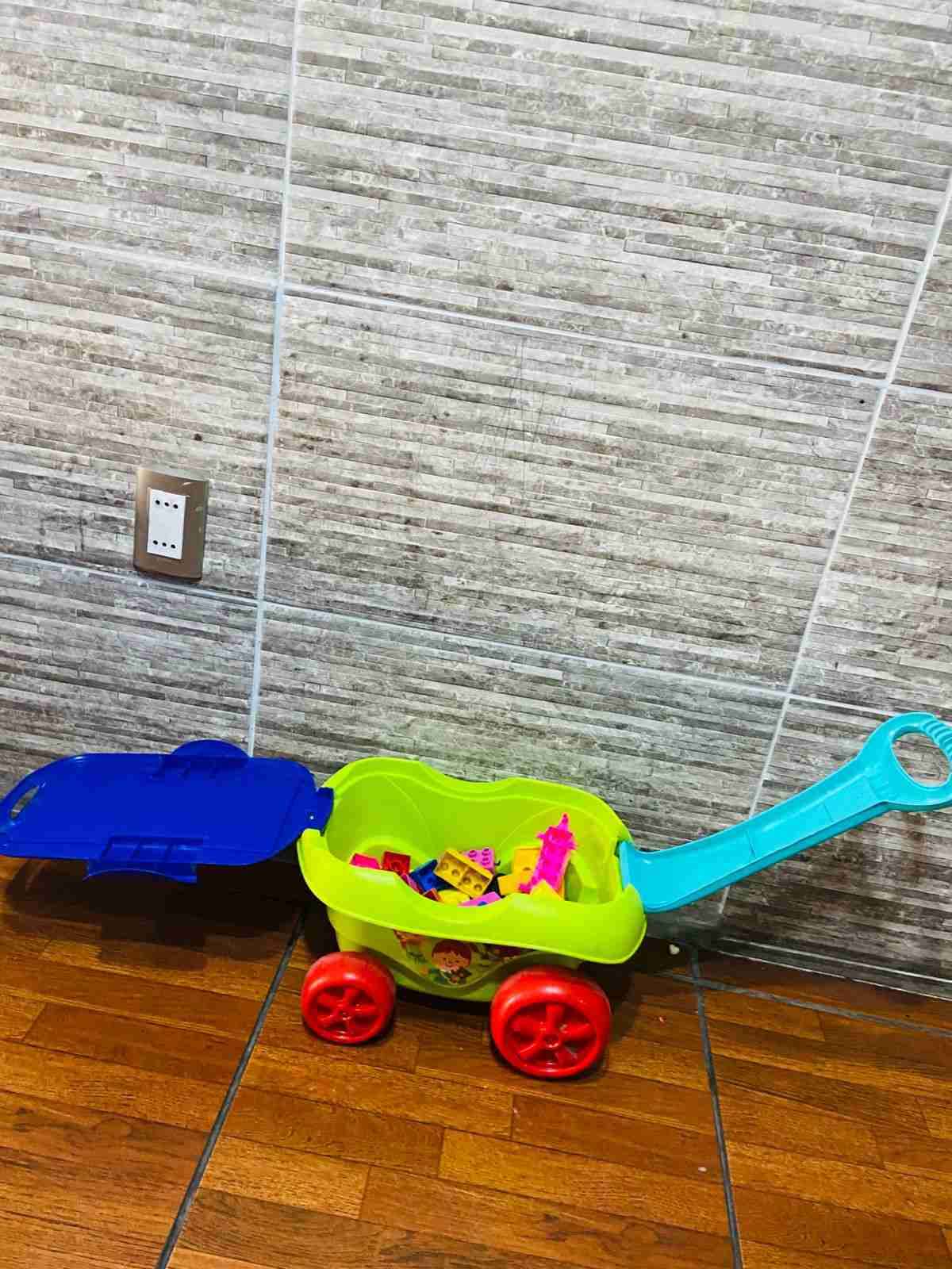 Carro de juguete colorido - miniatura 4