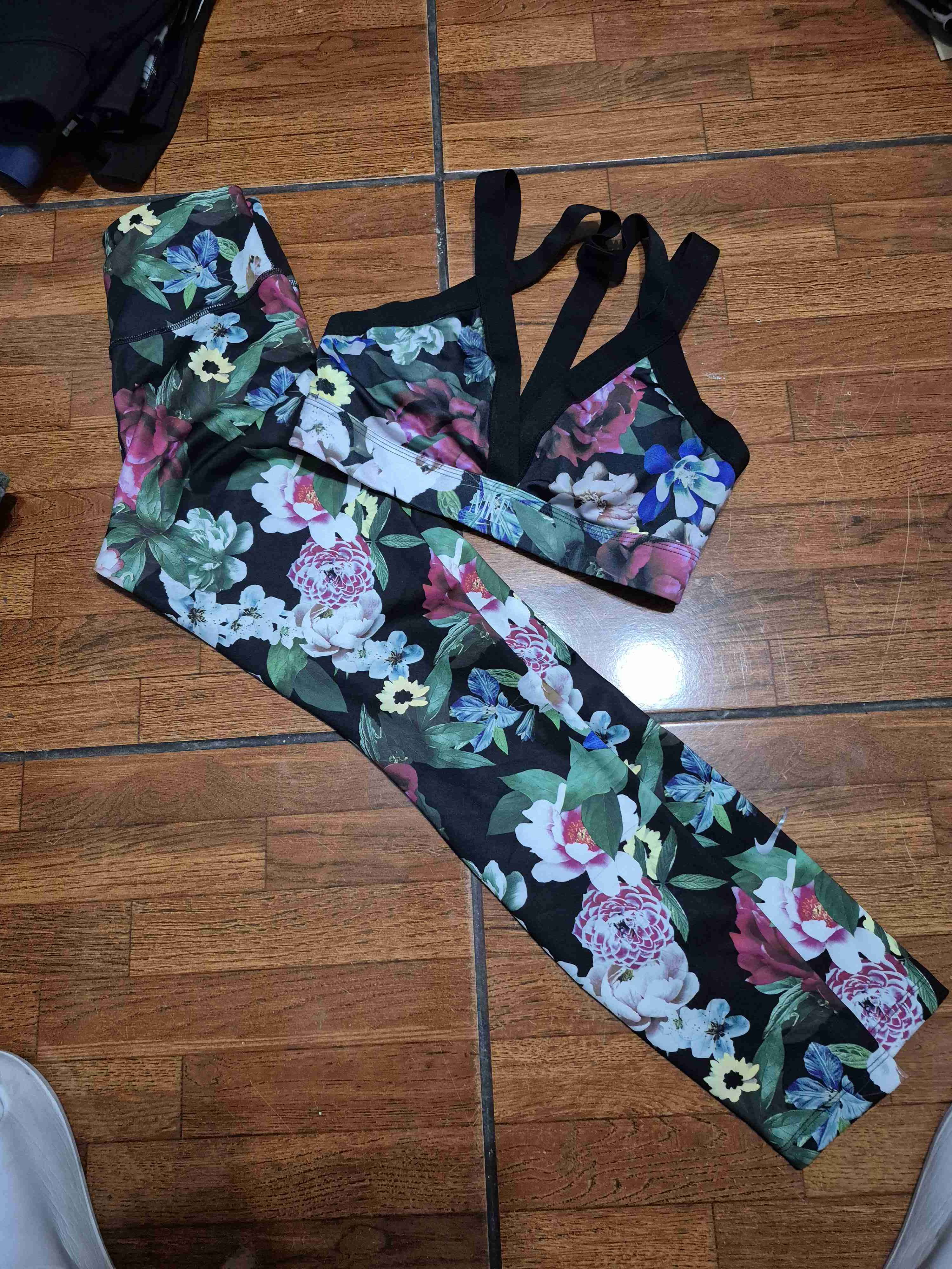 Conjunto deportivo floral
