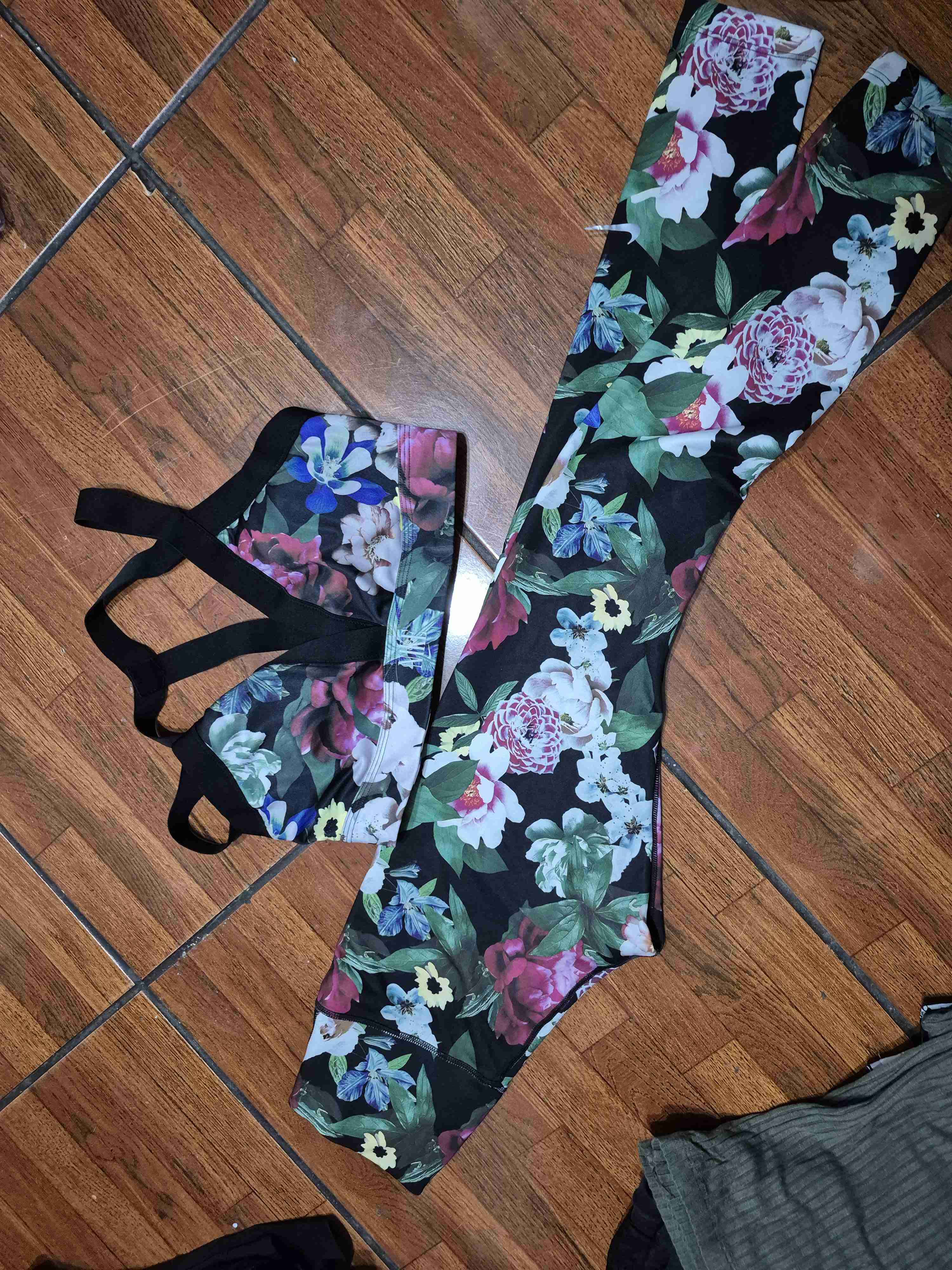 Conjunto deportivo floral - miniatura 2