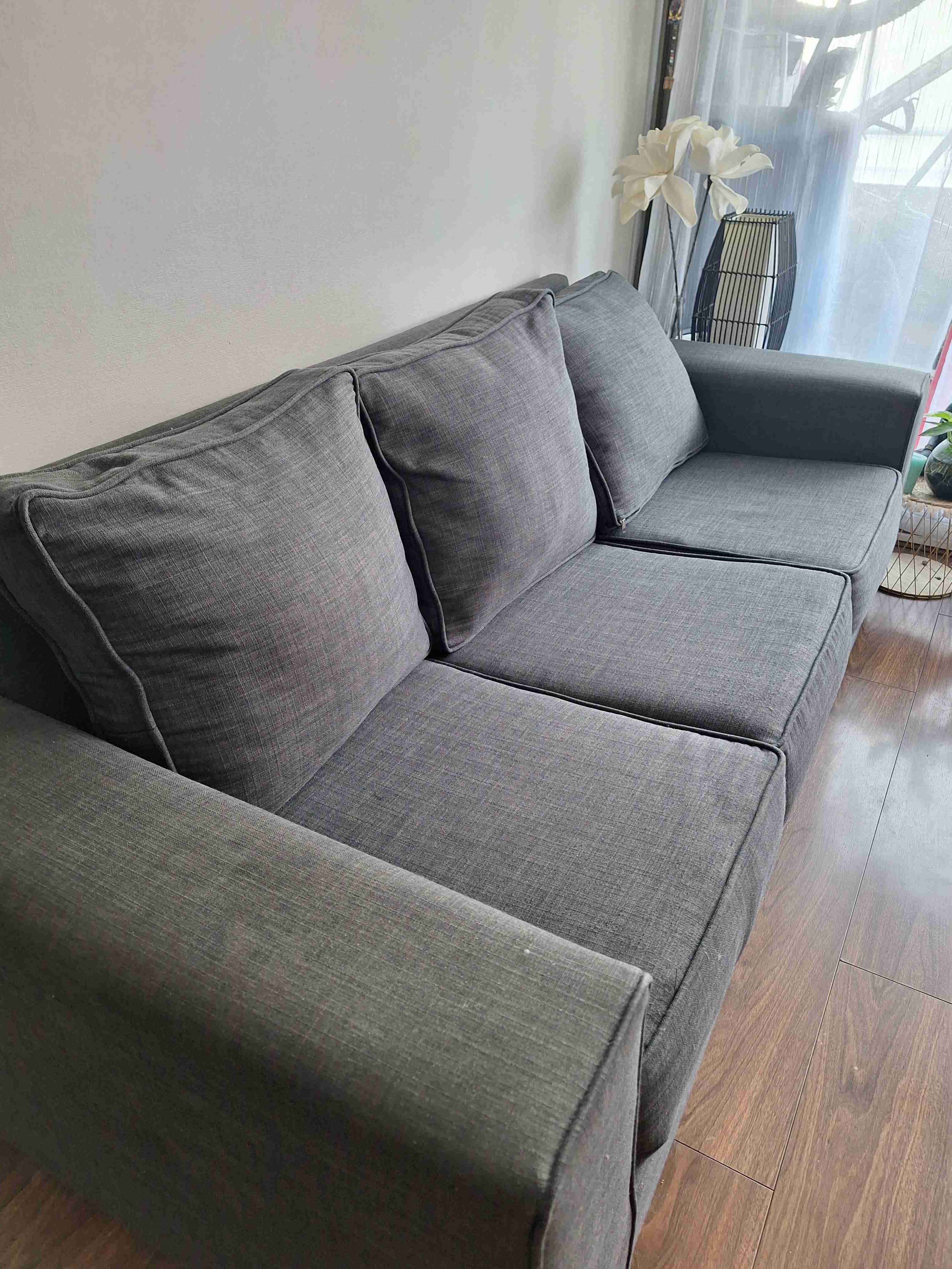 Sofá gris de tres cuerpos - miniatura 3