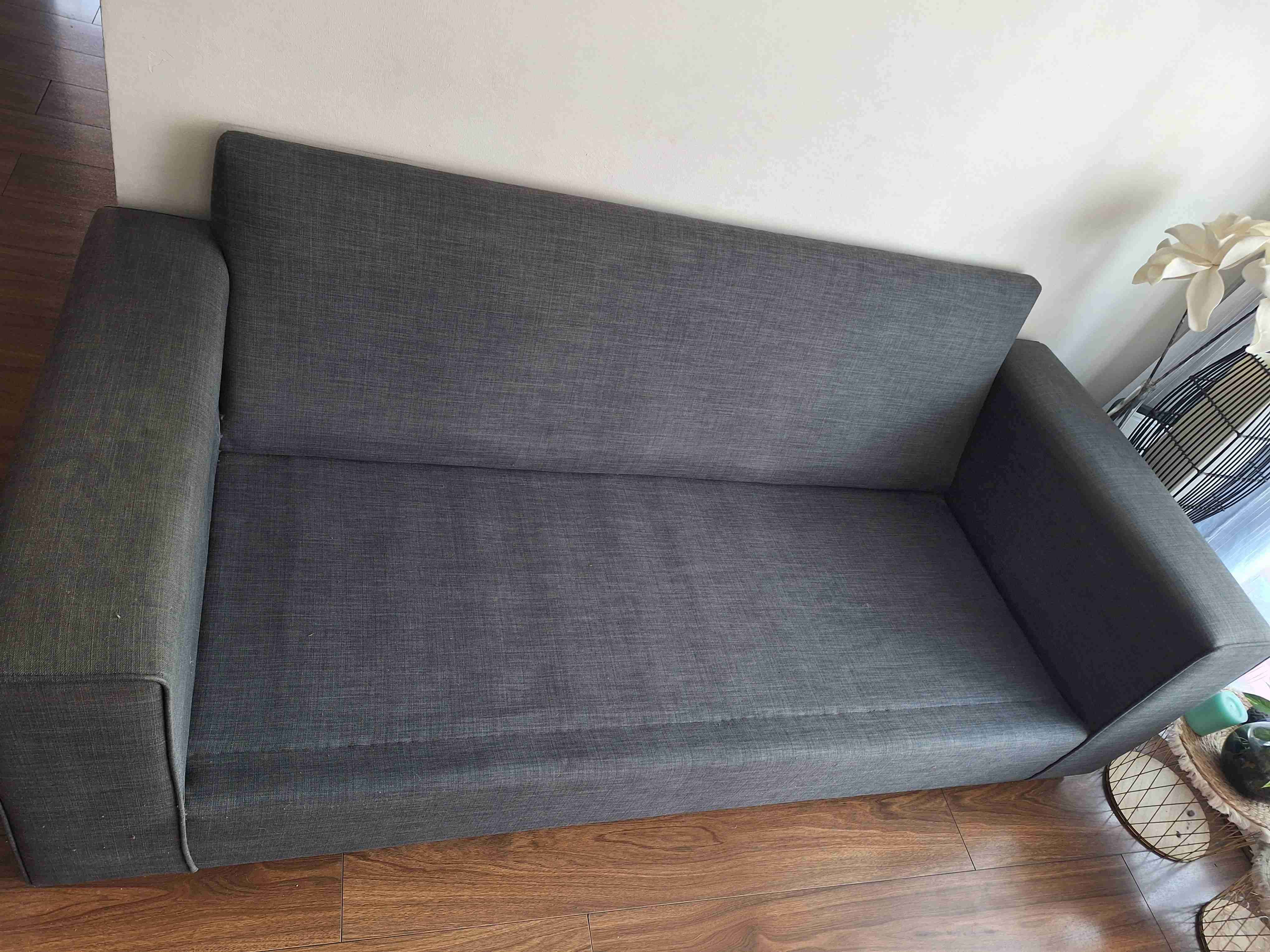 Sofá gris de tres cuerpos - miniatura 5