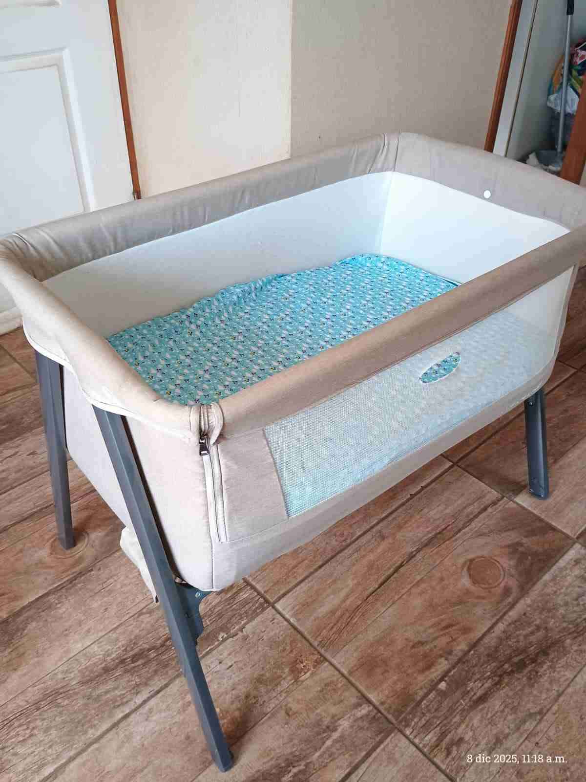 Cuna colecho beige con colchón