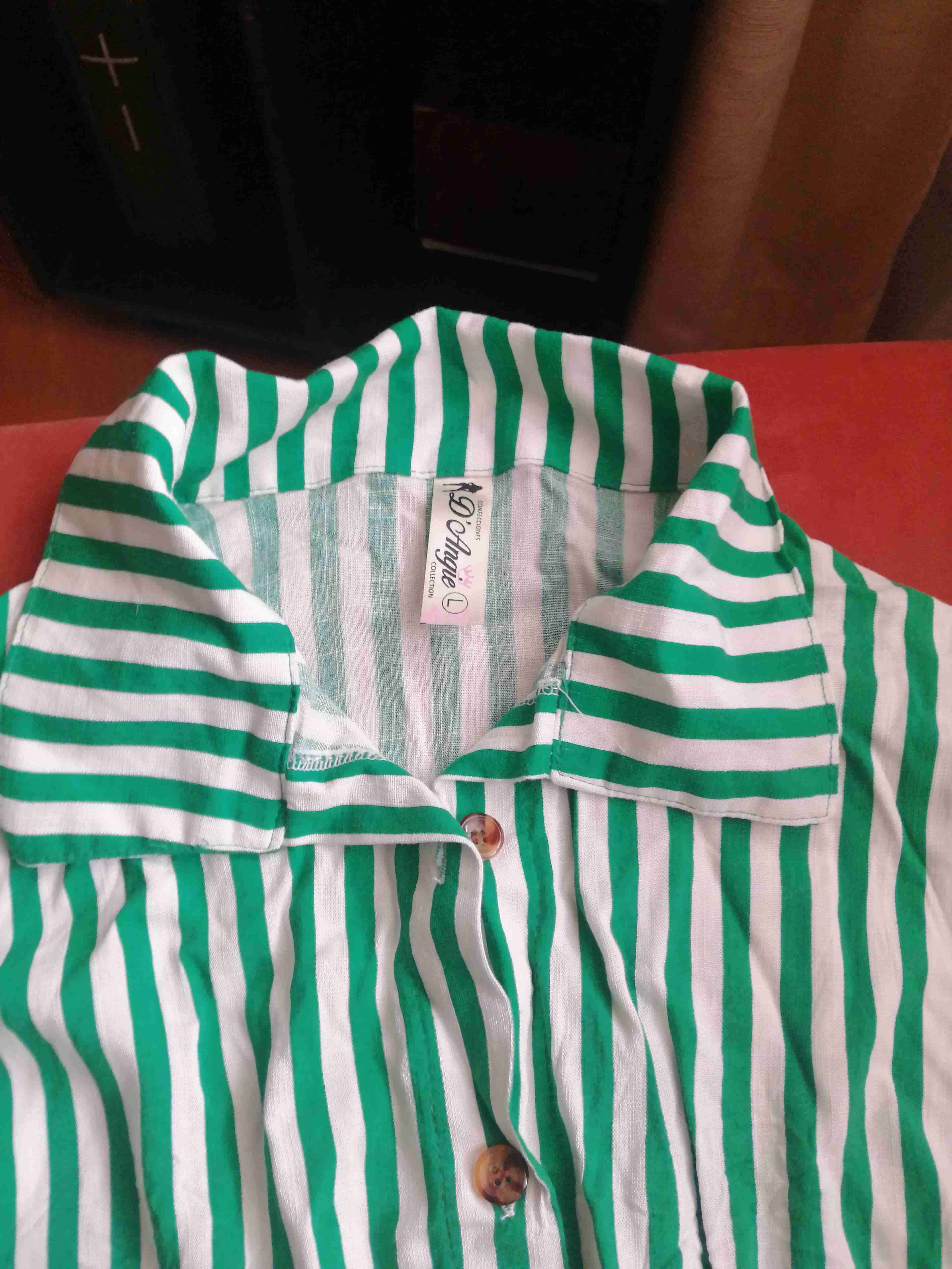 Blusa a rayas verde y blanca