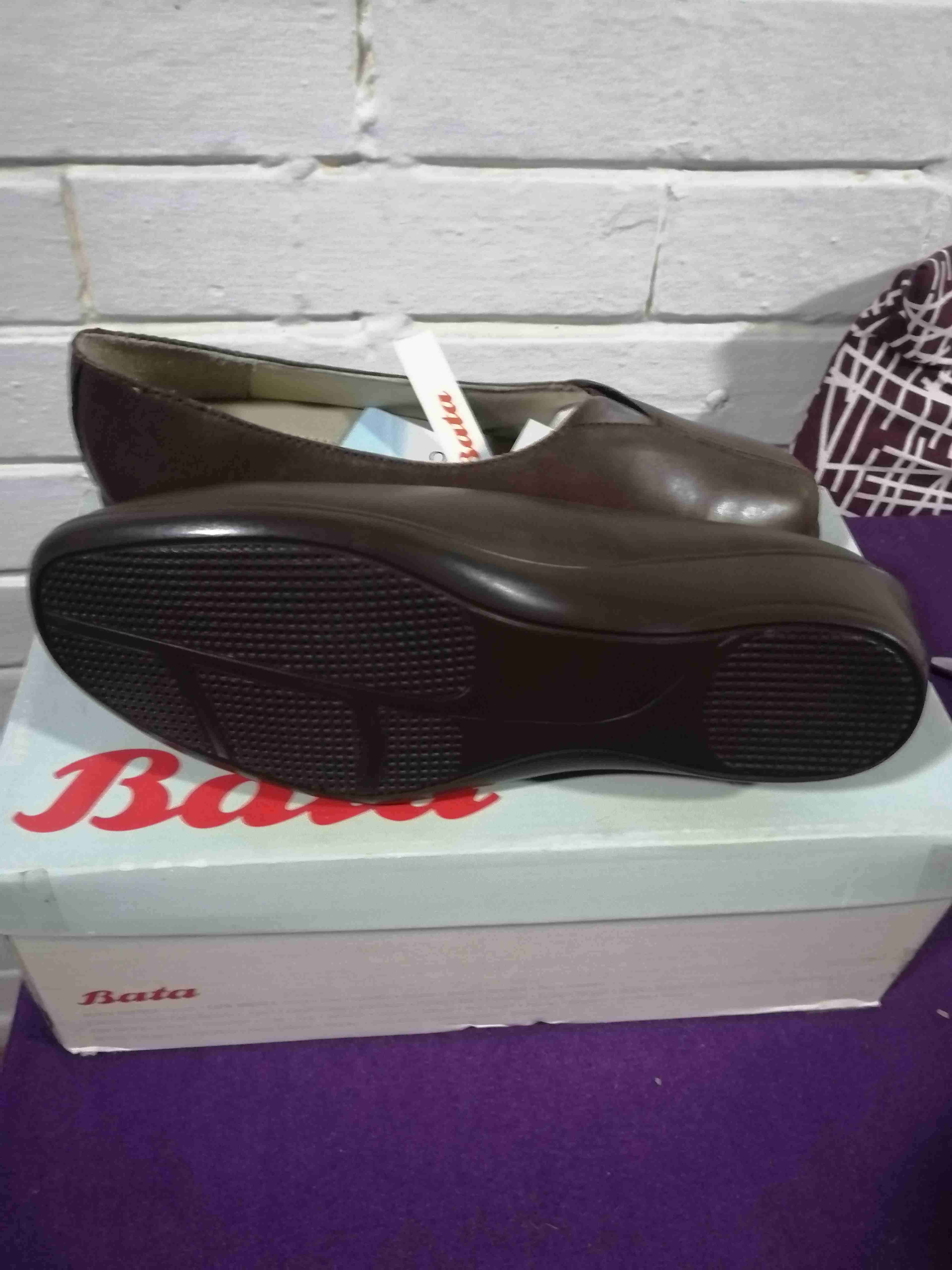 Zapatos de cuero Bata marrones