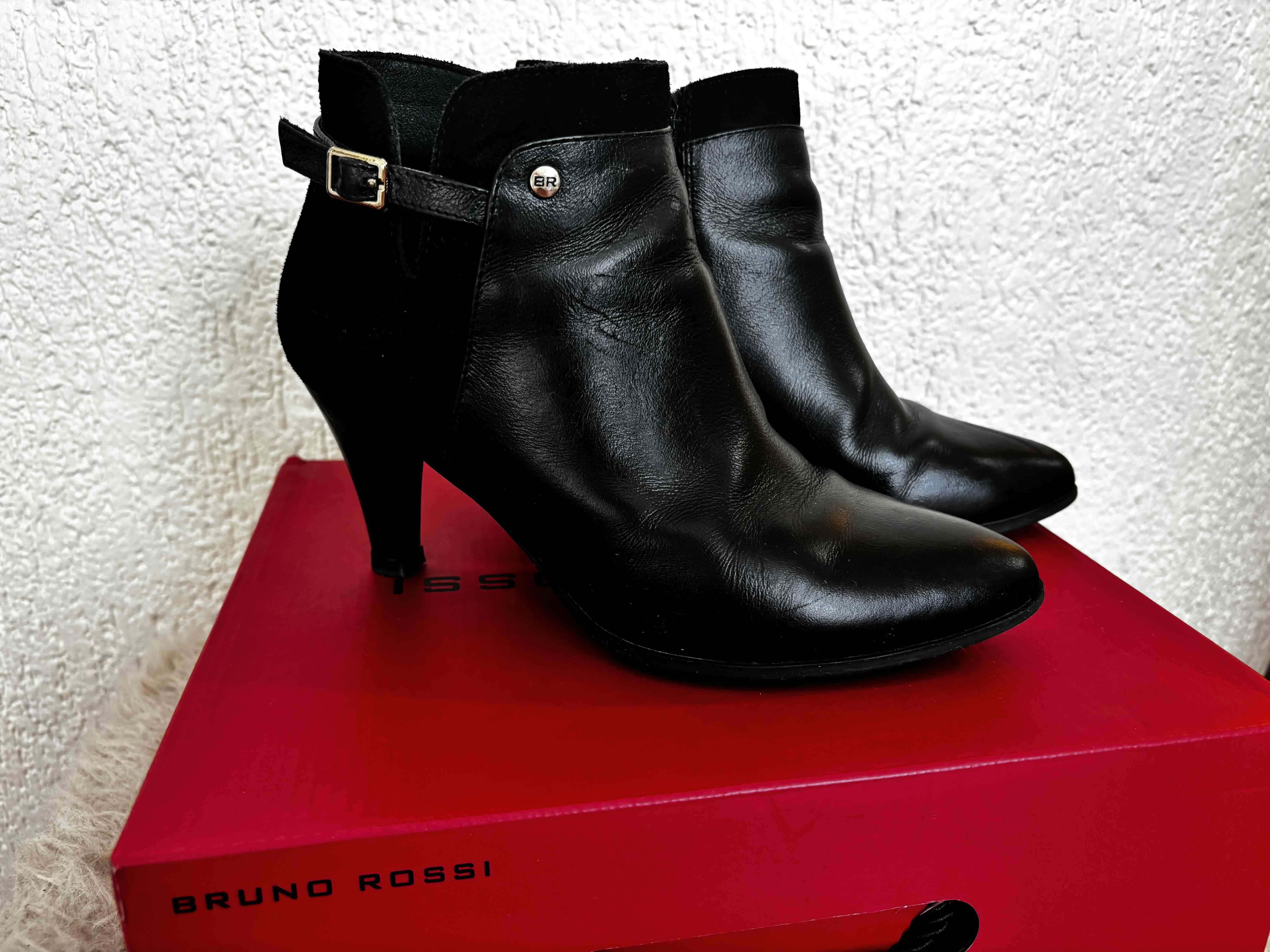 Botines negros de cuero con tacón