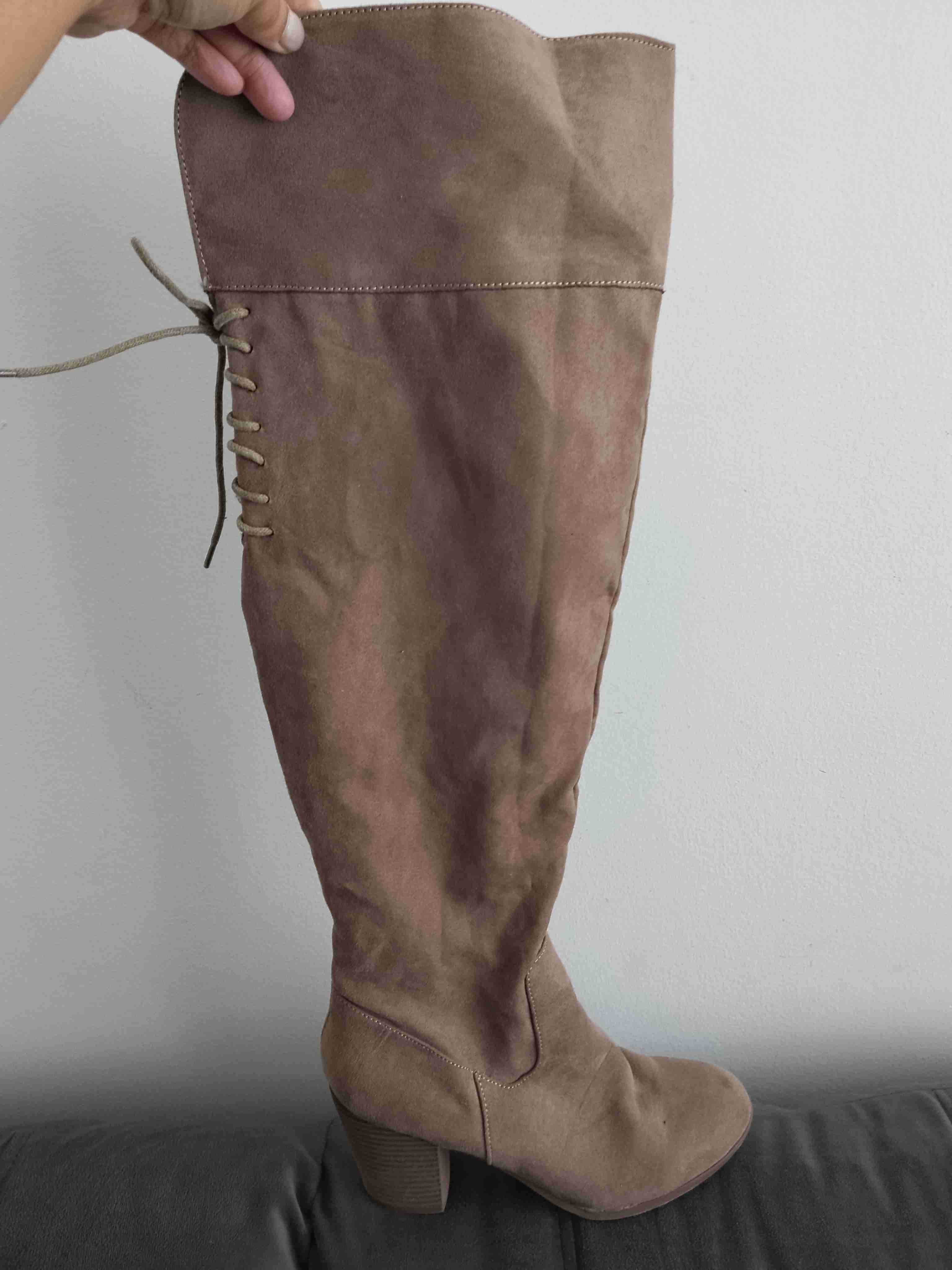Botas altas color beige