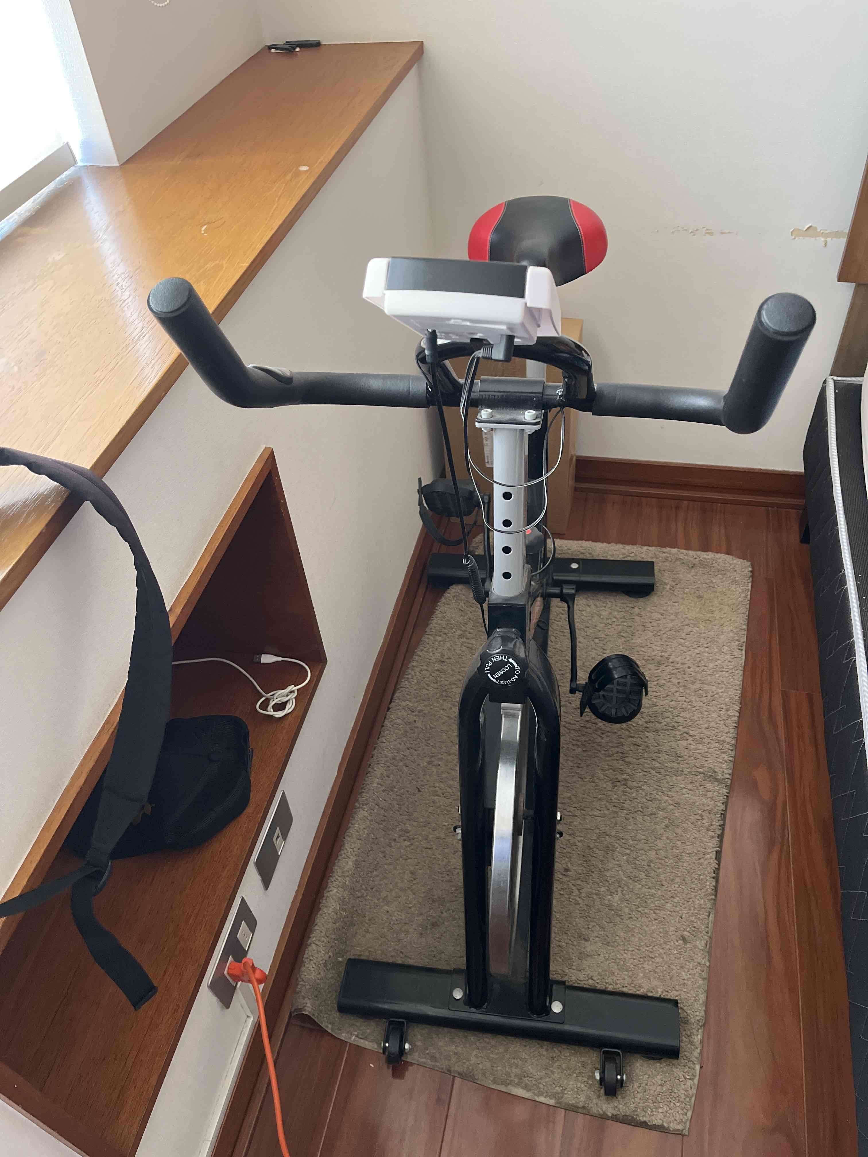 Bicicleta estática de ejercicio - miniatura 2