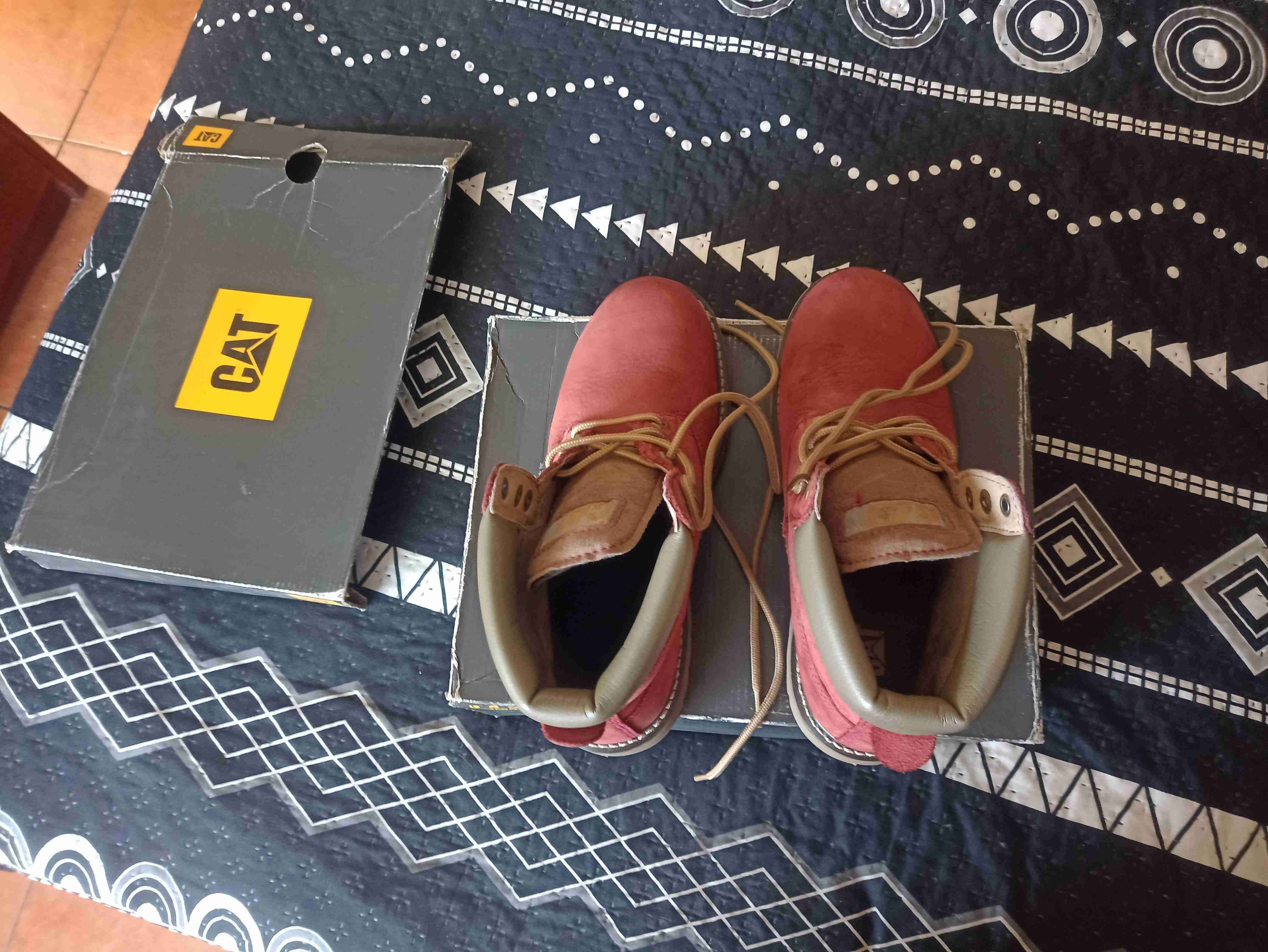 Botas CAT rojas usadas - 4