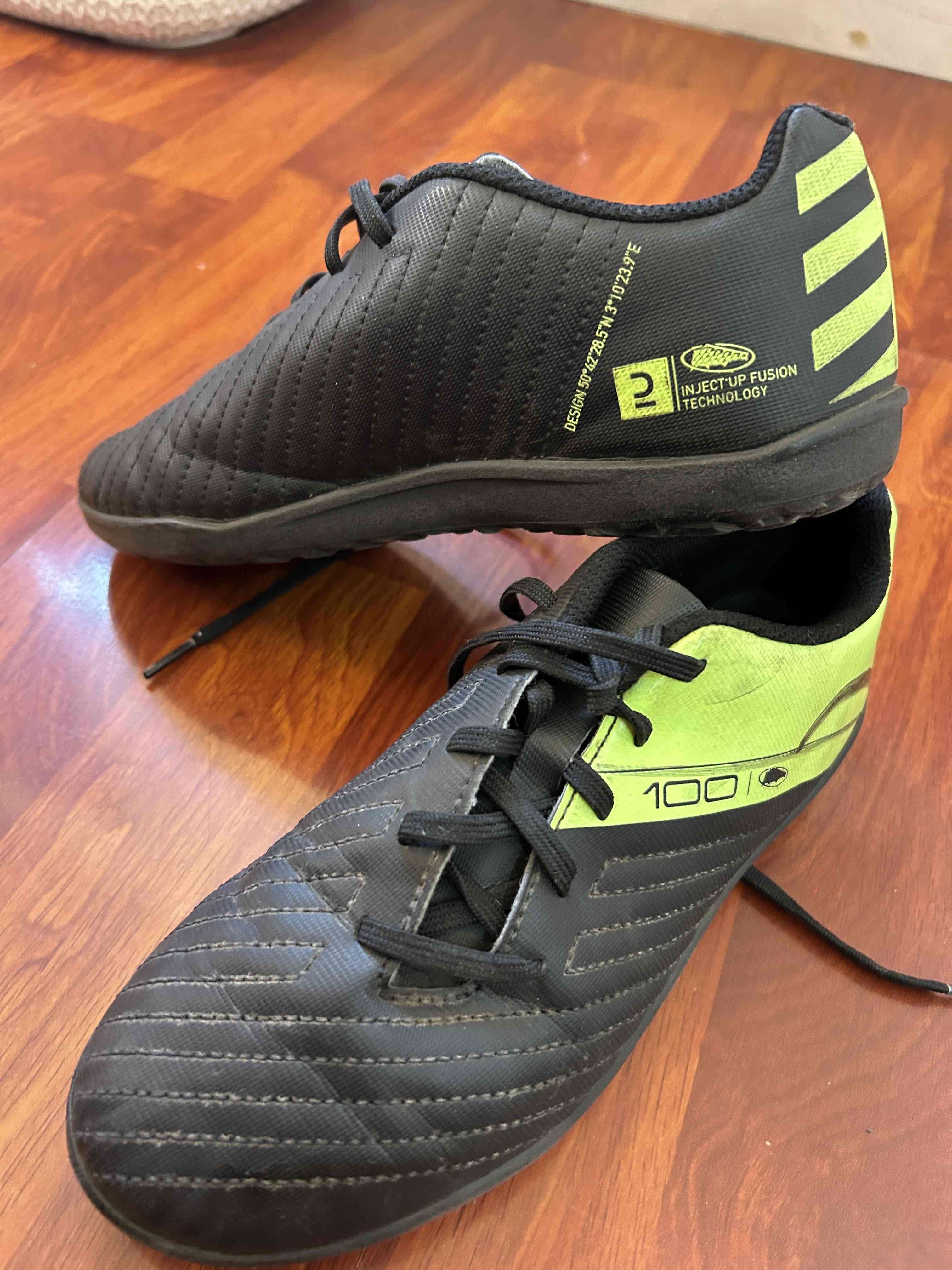 Zapatillas deportivas negras y verdes - miniatura 2