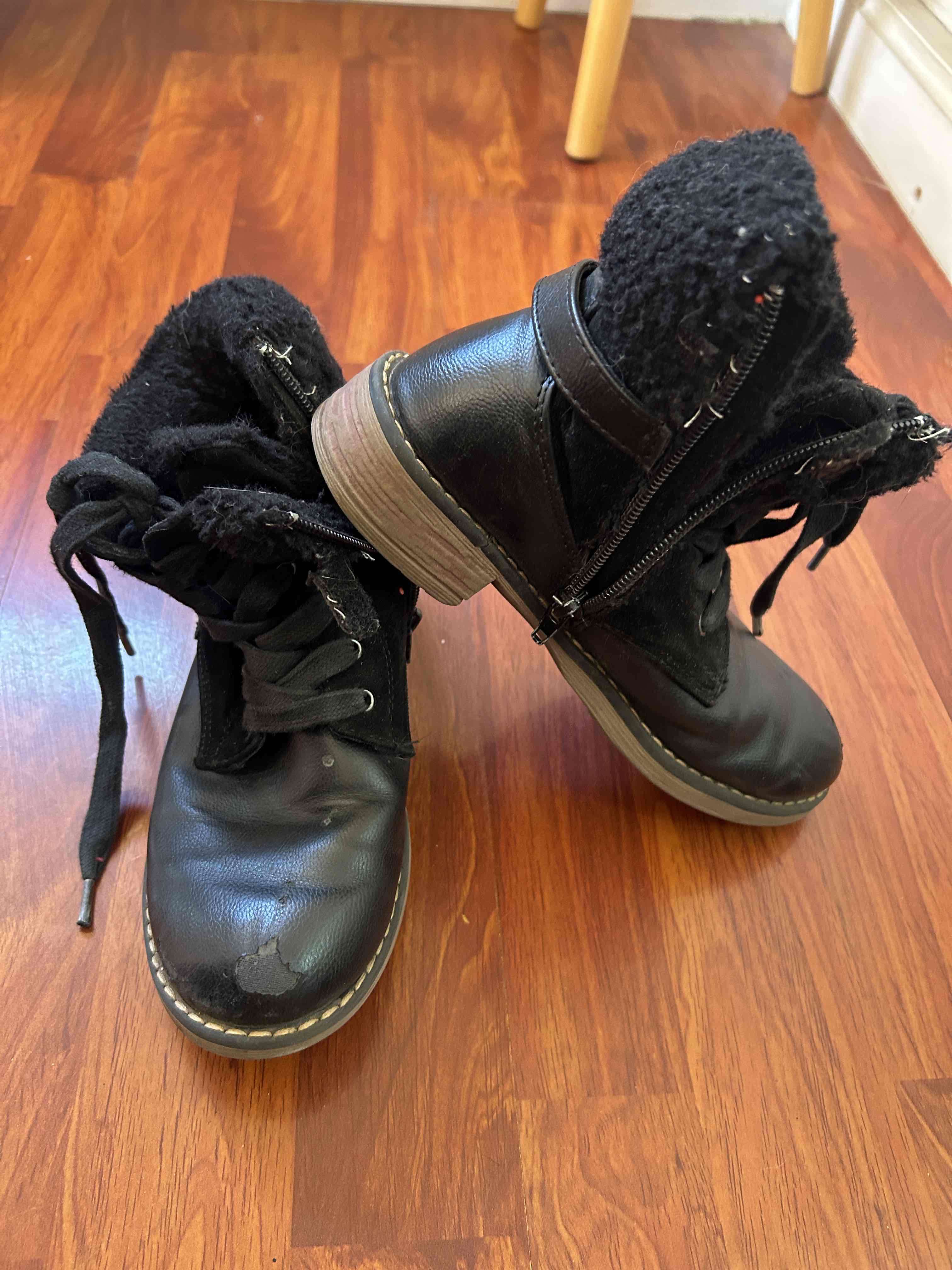 Botines negros con forro interno