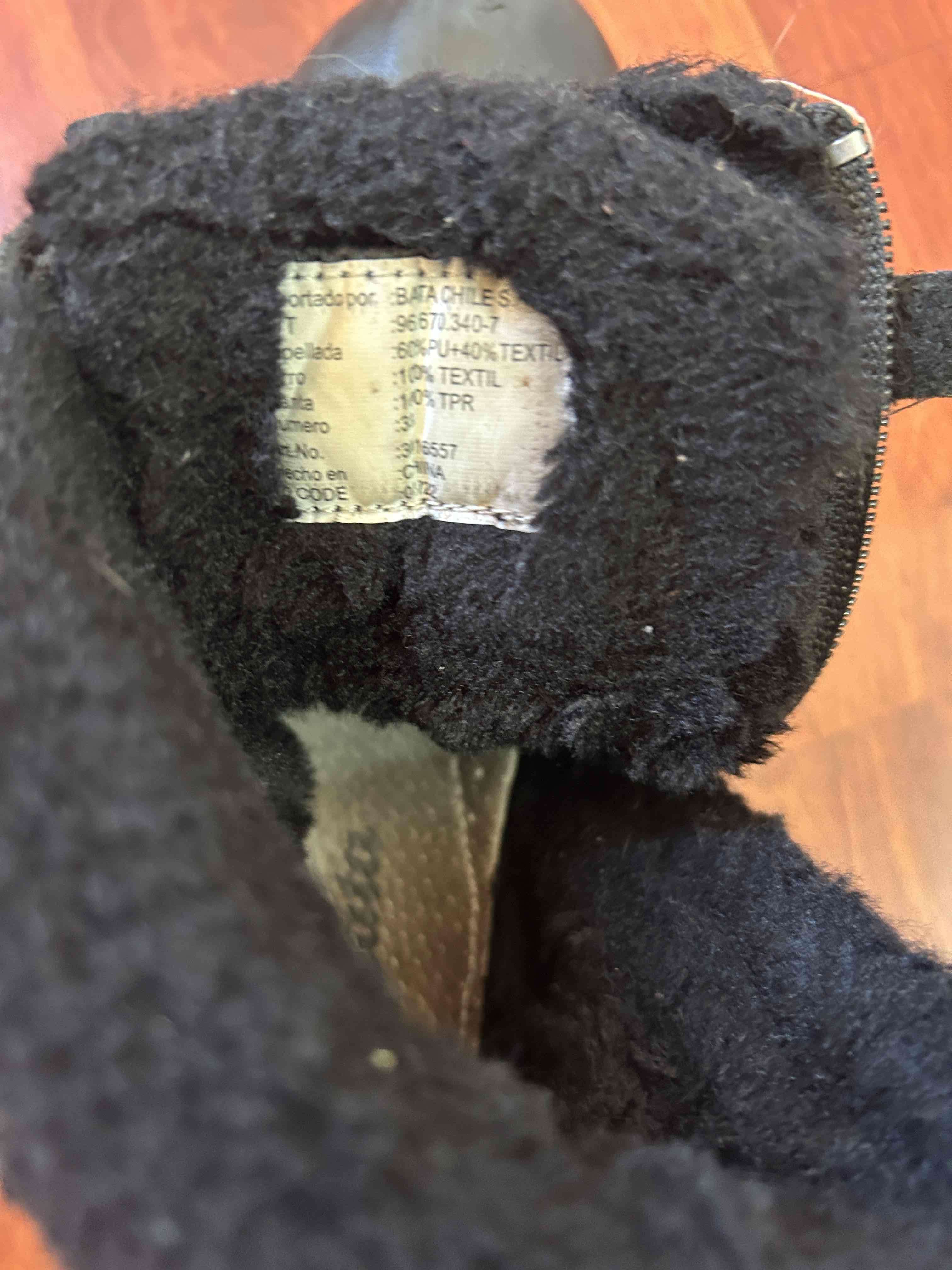 Botines negros con forro interno - miniatura 2