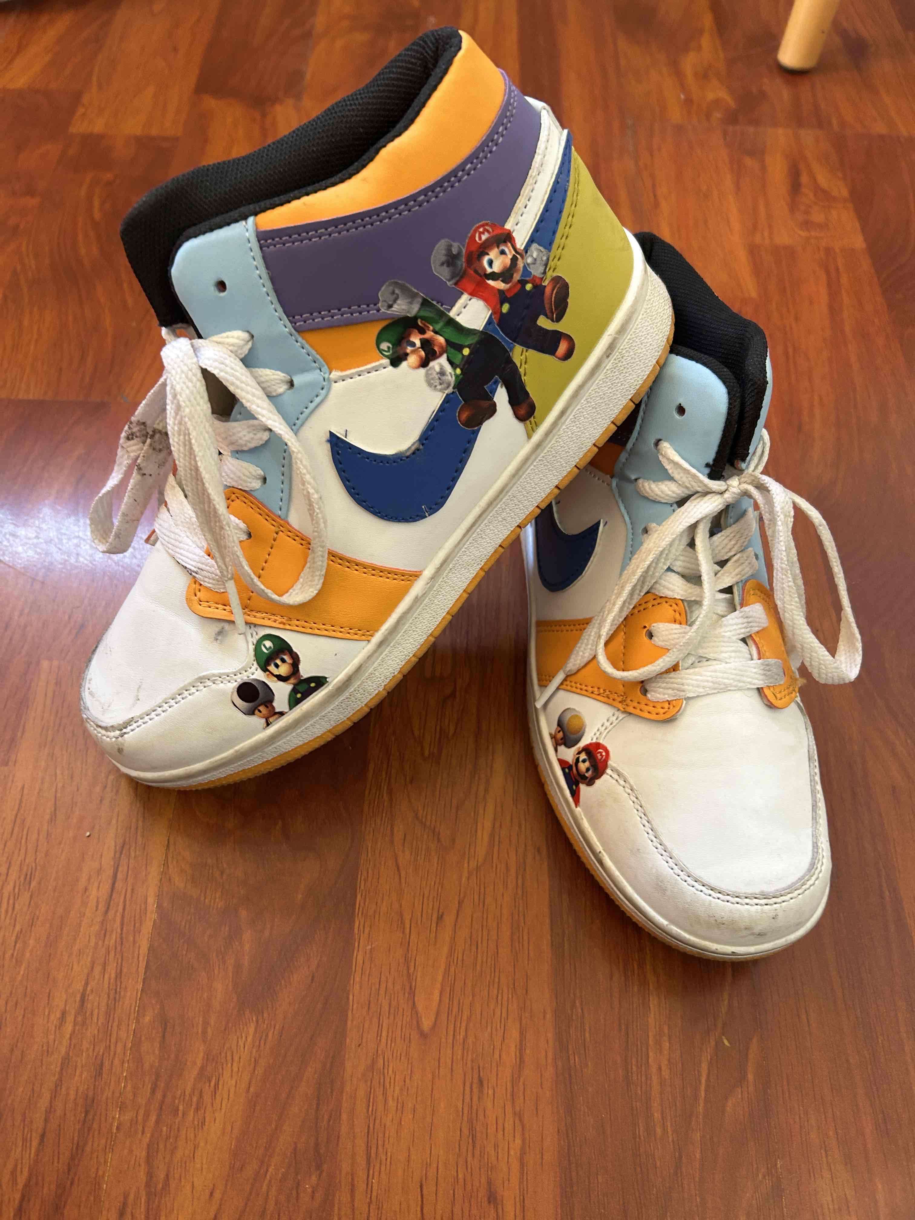 Zapatillas deportivas temáticas - miniatura 2