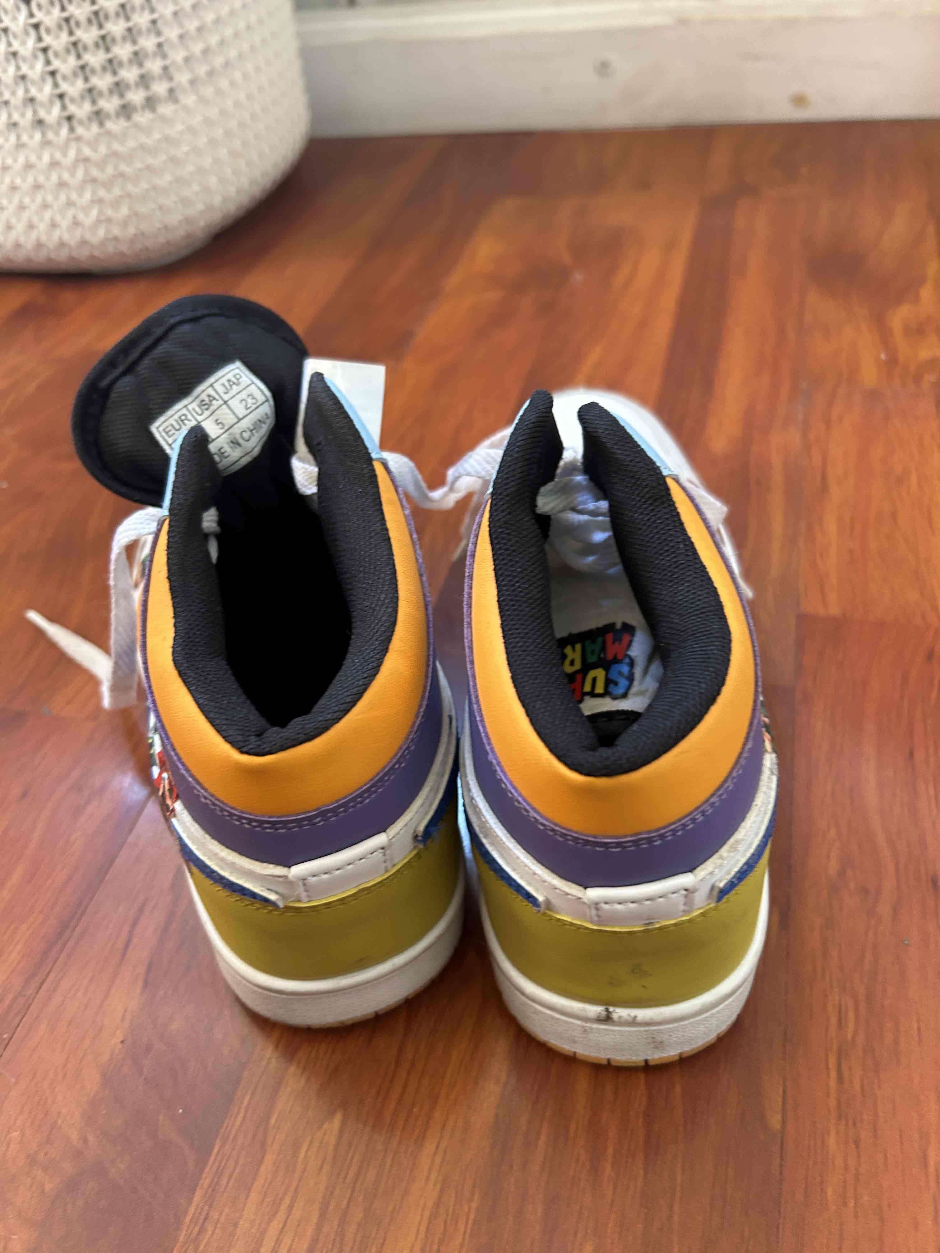 Zapatillas deportivas temáticas - miniatura 4