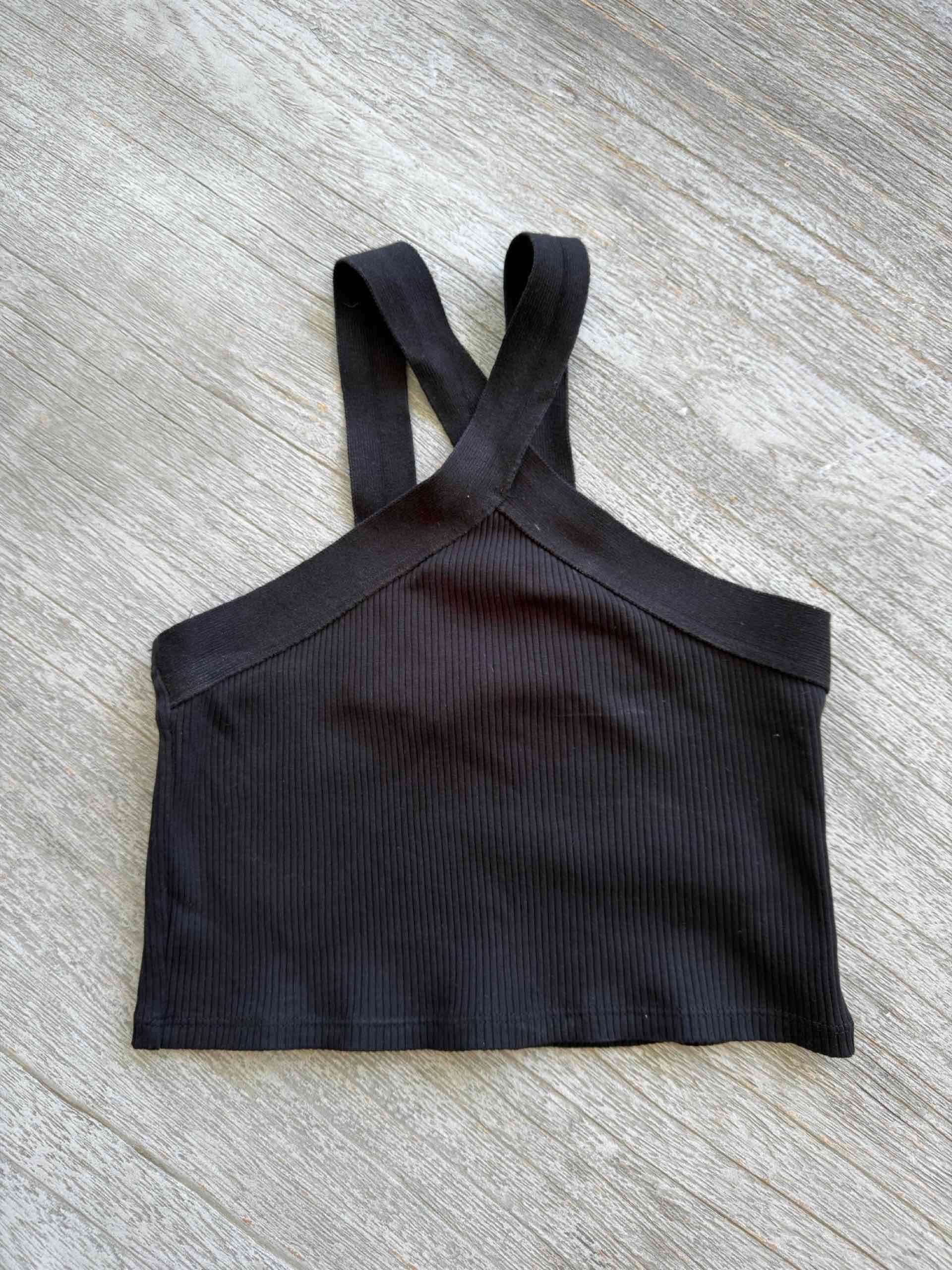 Top negro sin mangas