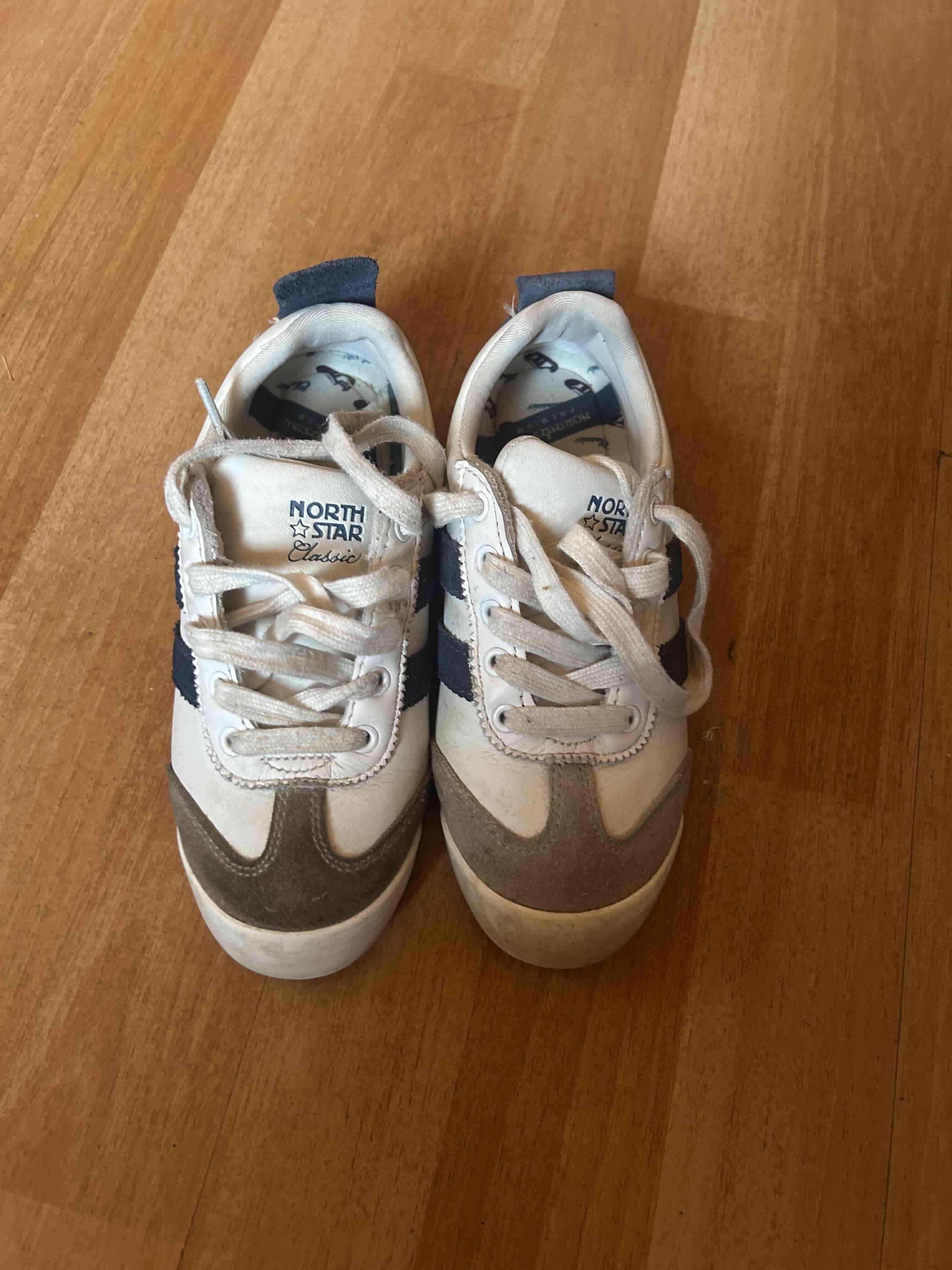 Zapatillas North Star blancas y negras - miniatura 4