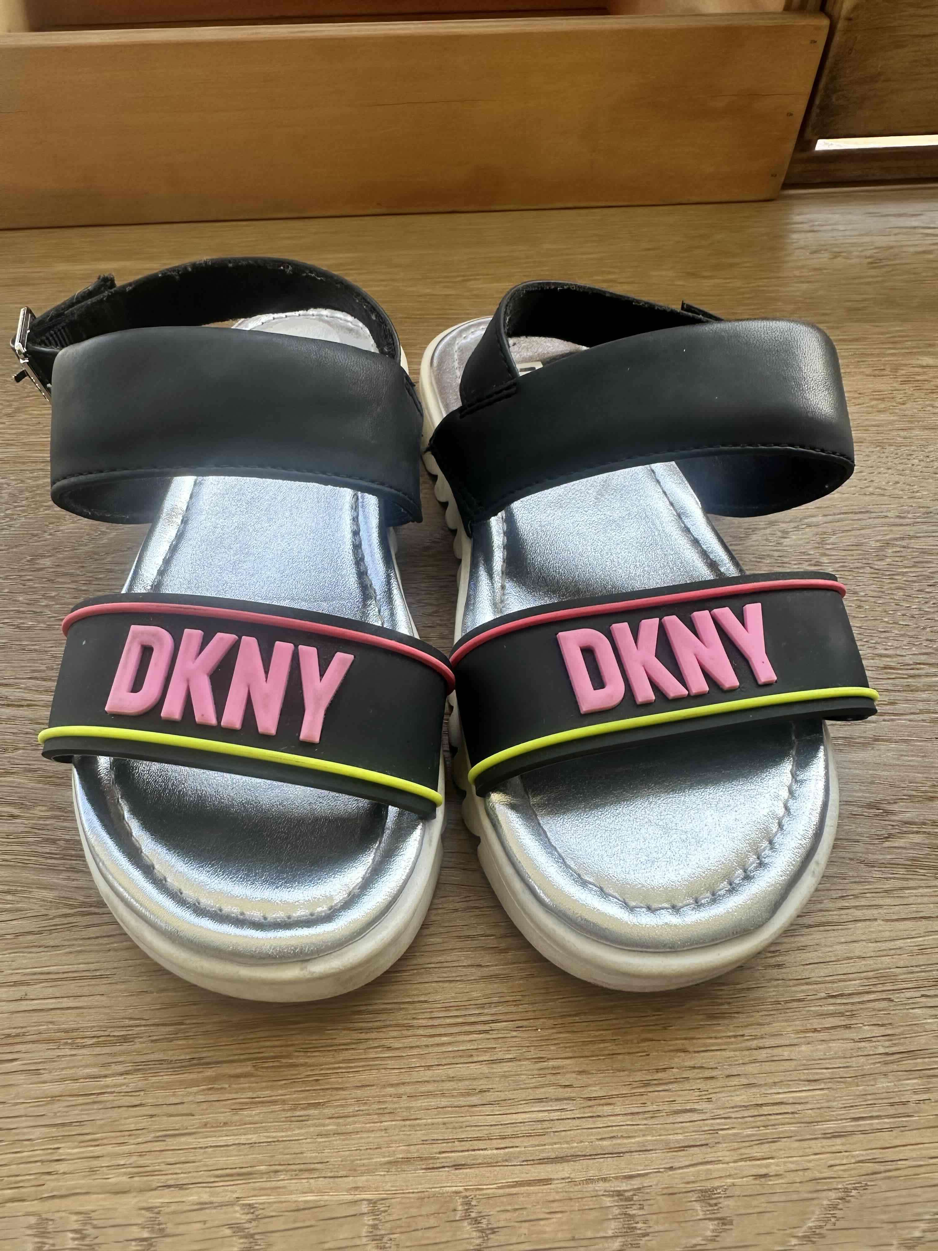 Sandalias DKNY negras y plateadas