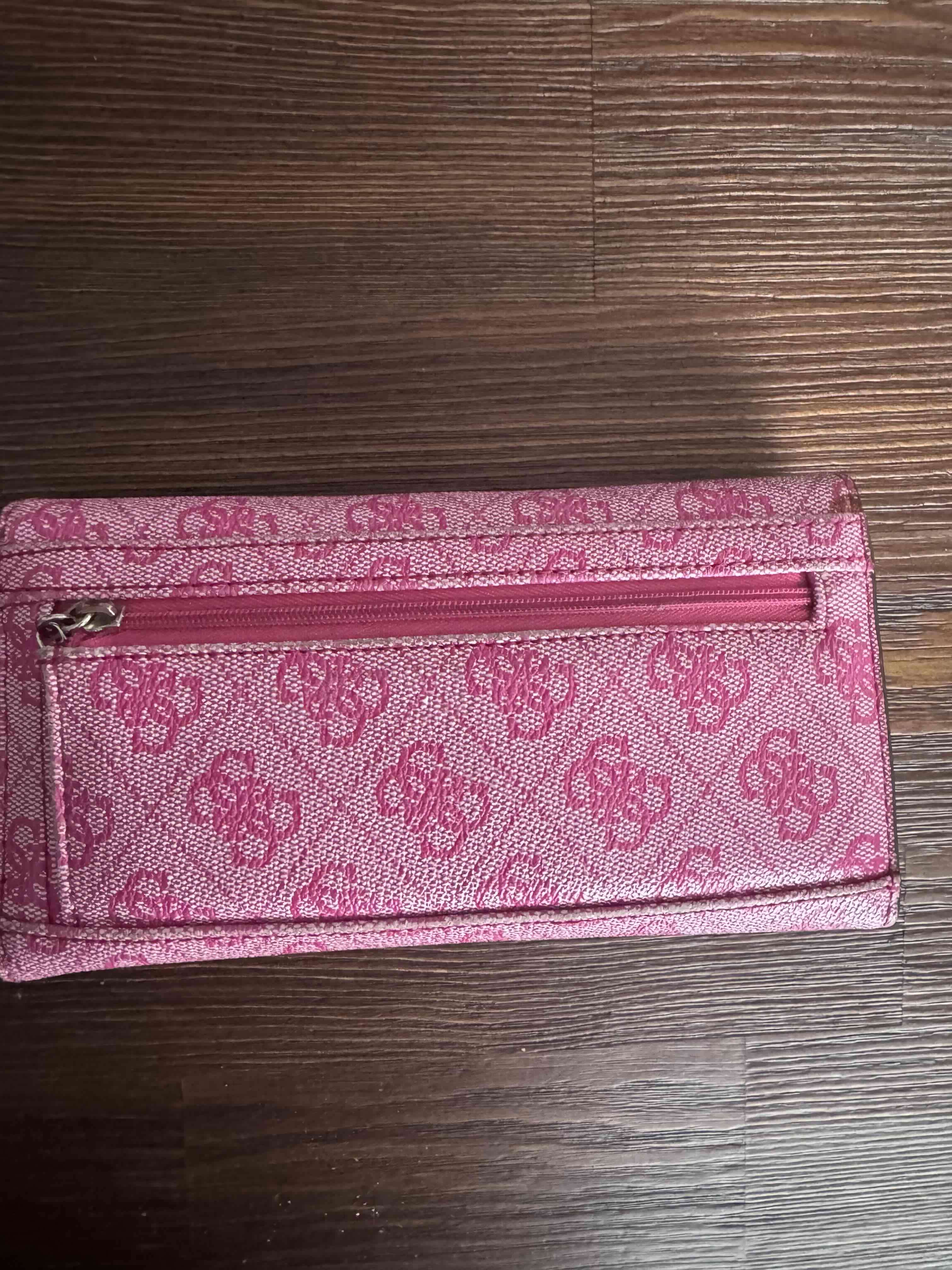 Billetera  rosa Guess estampada - miniatura 3