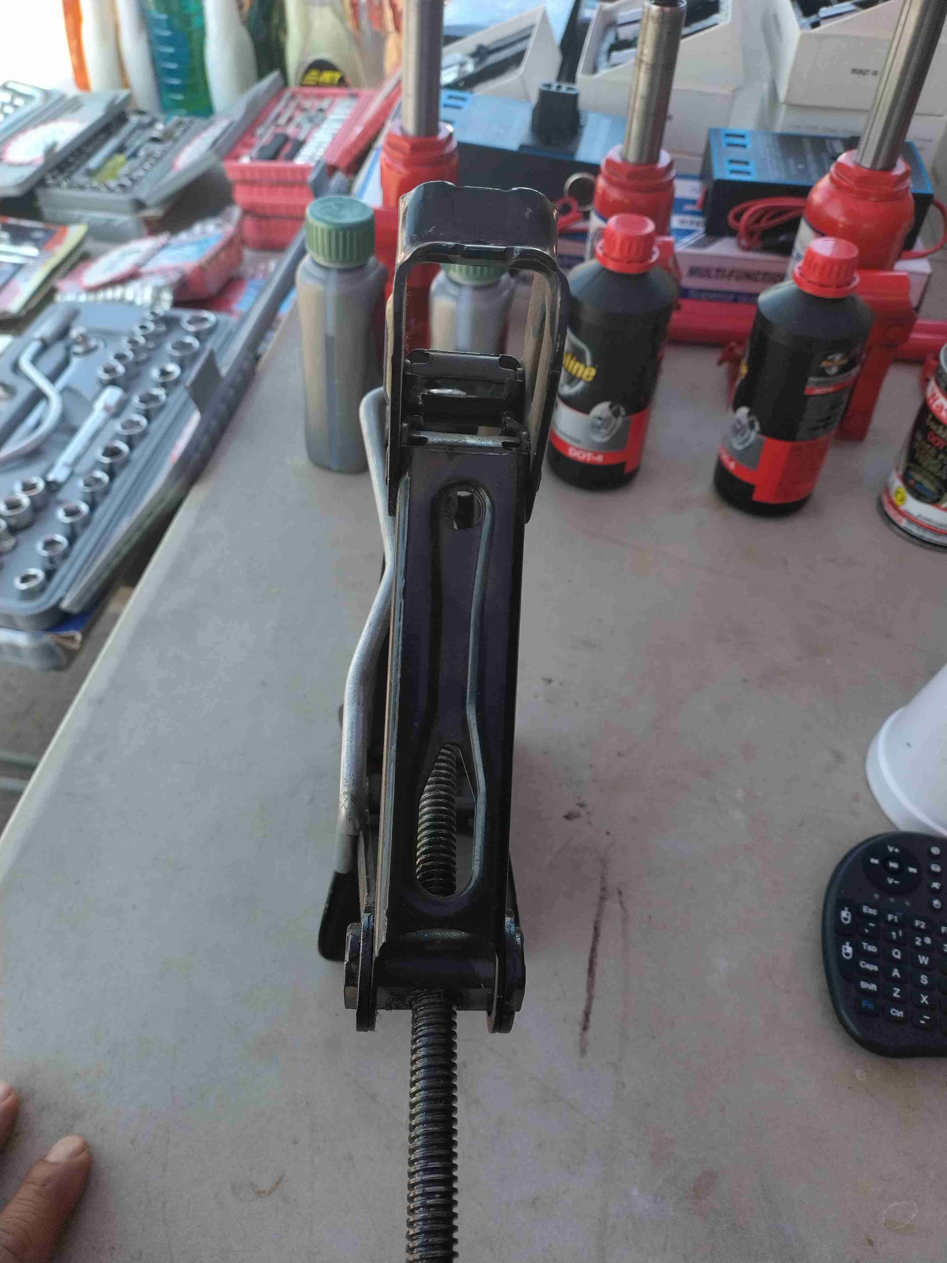 Gato mecánico para autos - miniatura 3