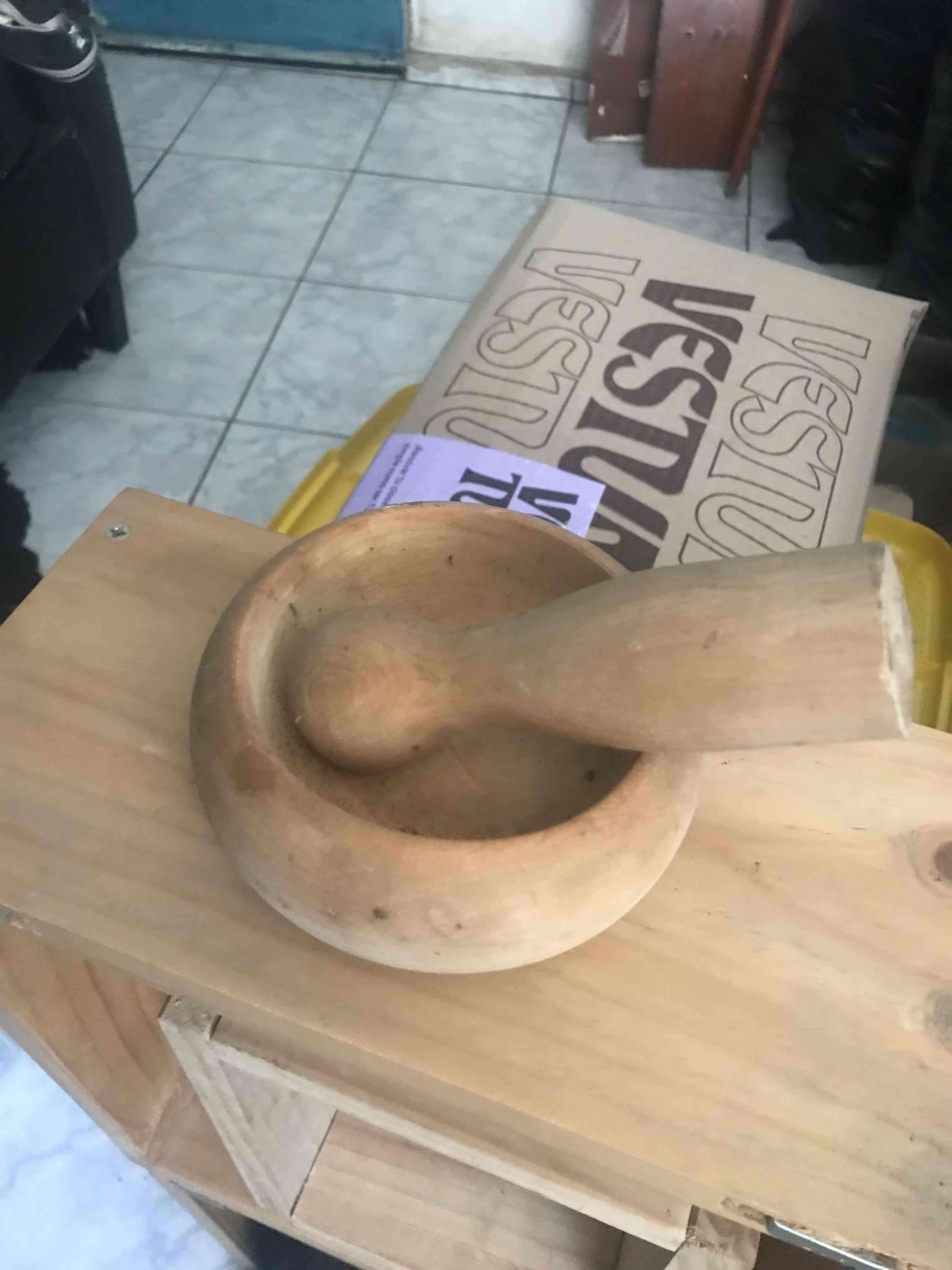 Mortero de madera artesanal