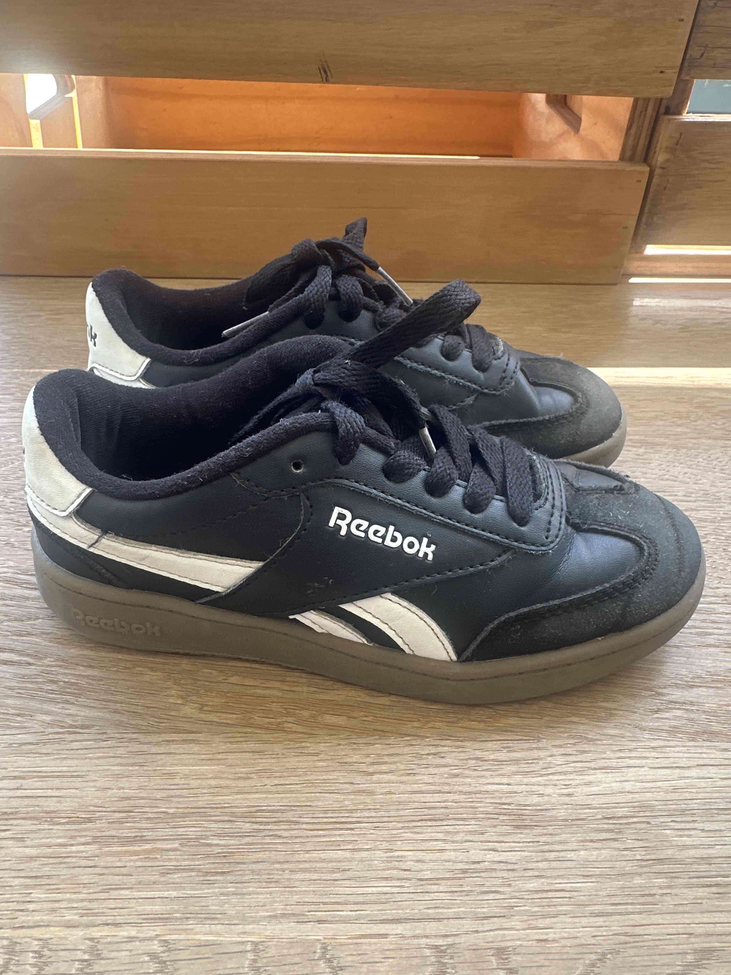Zapatillas Reebok Kids negras y blancas